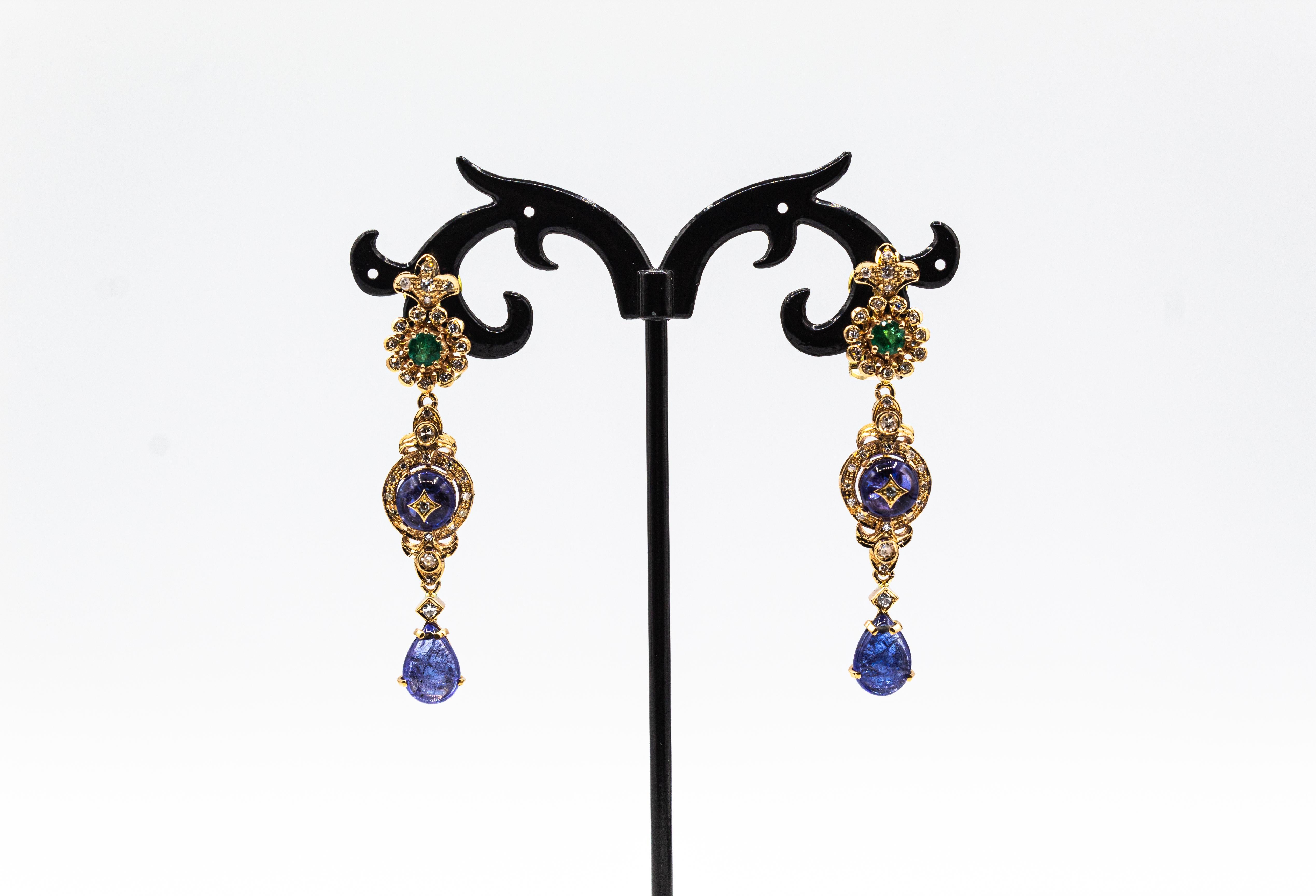 Art déco Boucles d'oreilles à clip en or jaune, diamant blanc, tanzanite et émeraude de style Art Déco en vente