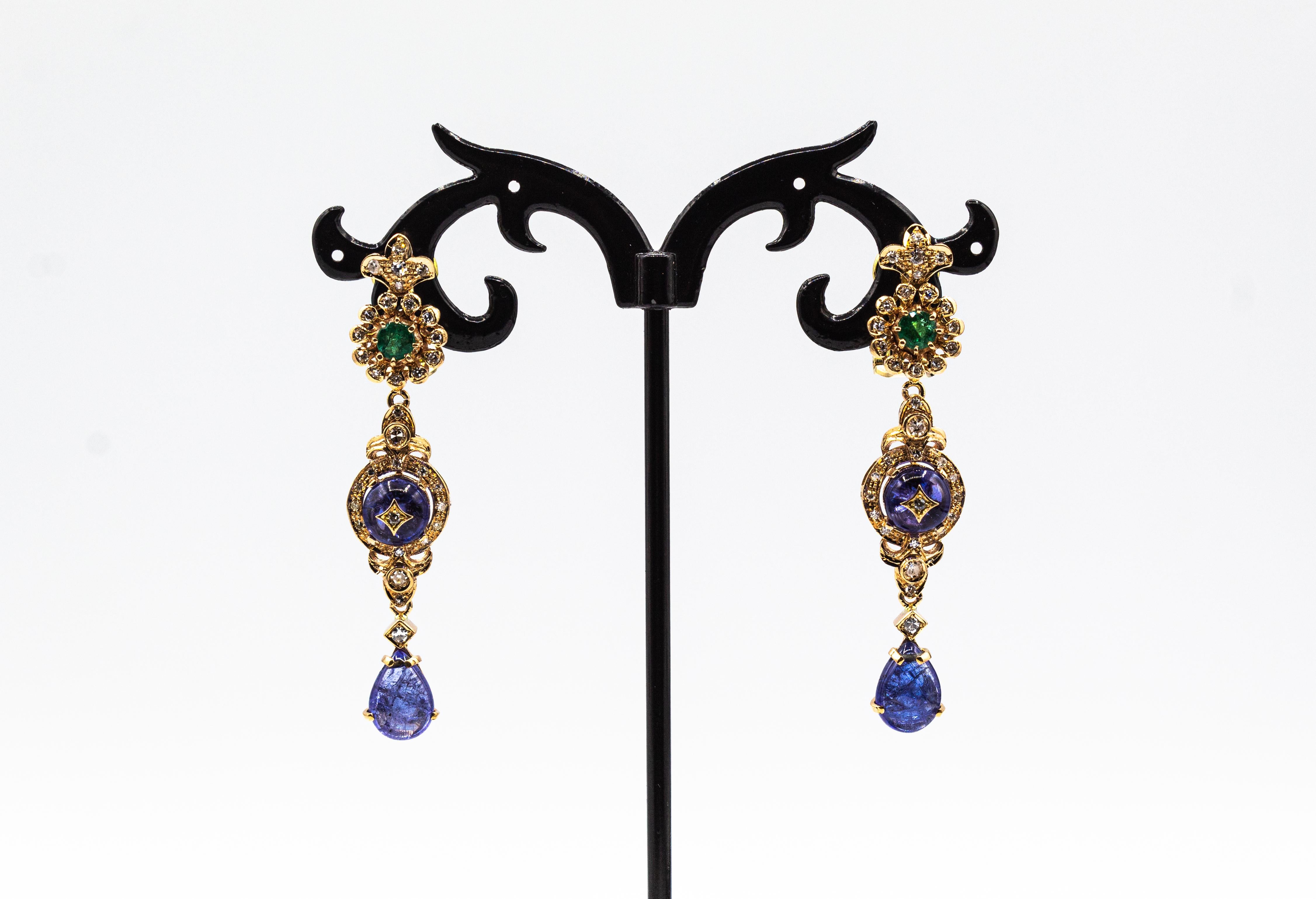 Taille brillant Boucles d'oreilles à clip en or jaune, diamant blanc, tanzanite et émeraude de style Art Déco en vente