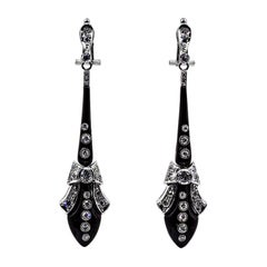 Orecchini a goccia in oro bianco con diamanti bianchi tagliati a mano e onice in stile Art Déco