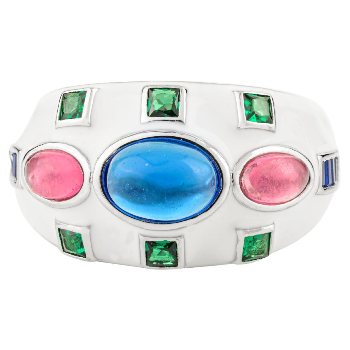 En vente :  Art Deco Style White Enamelling Dome Silver Ring for Her With Multicolor Stones (Bague en argent avec dôme en émail blanc pour elle avec des pierres multicolores)