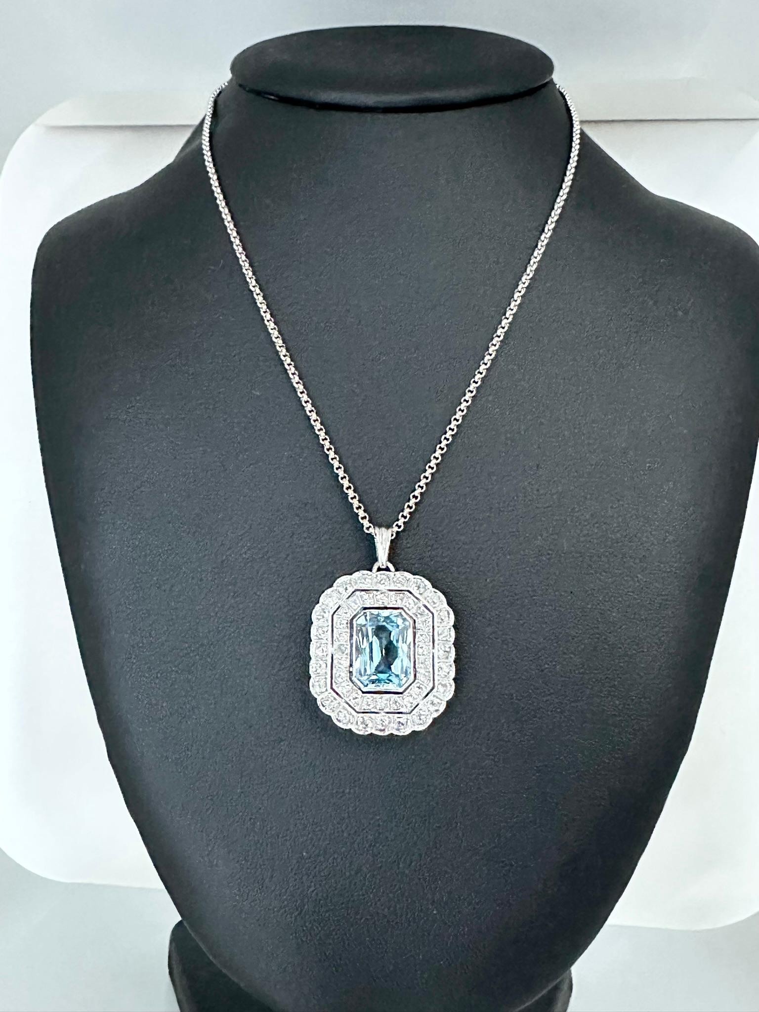 Pendentif de style Art déco en or blanc avec spinelle bleue et diamants en vente 3