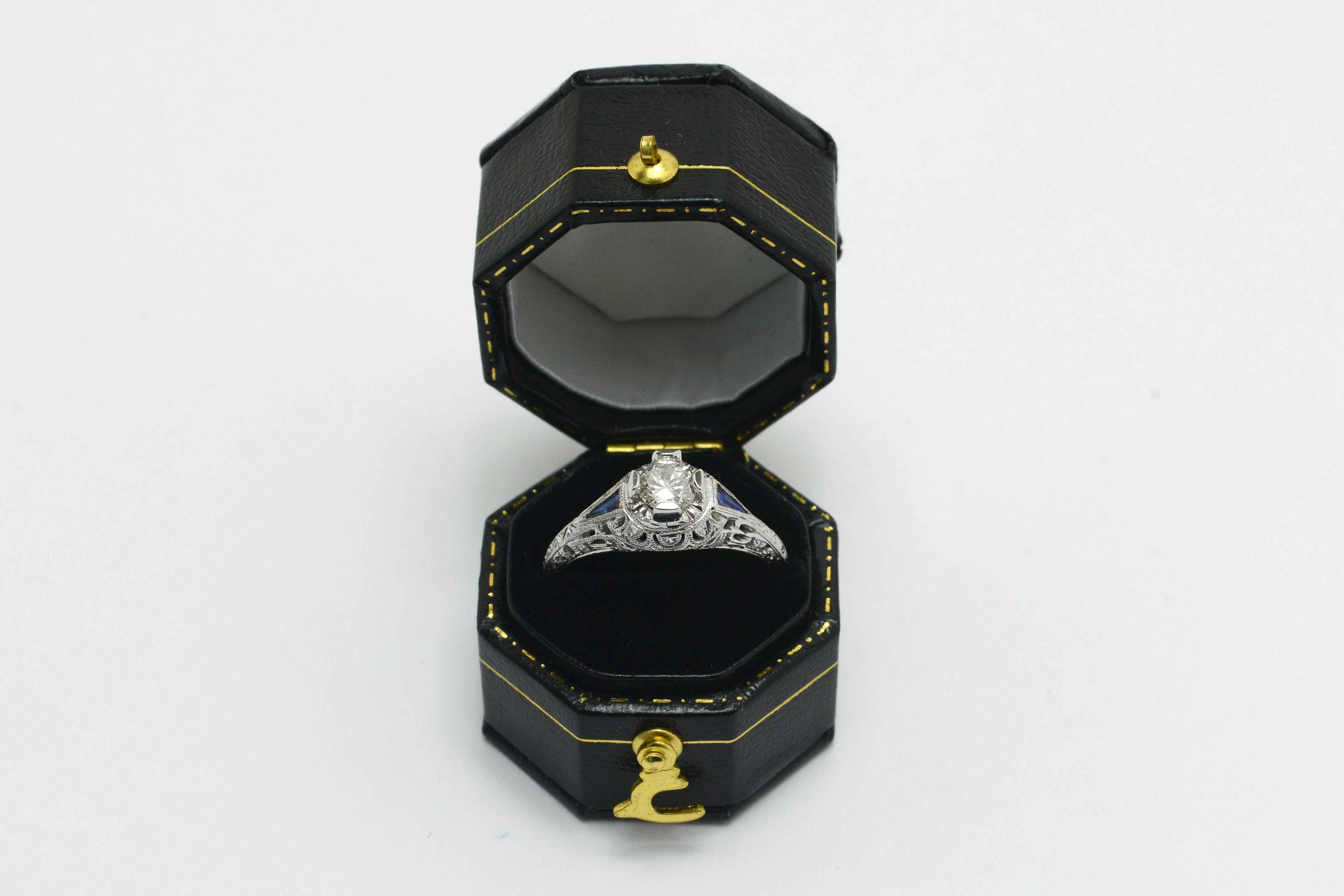 Round Cut Art Deco Style White Gold 3 Carat Round Brilliant Diamond Triangle Sapphire
