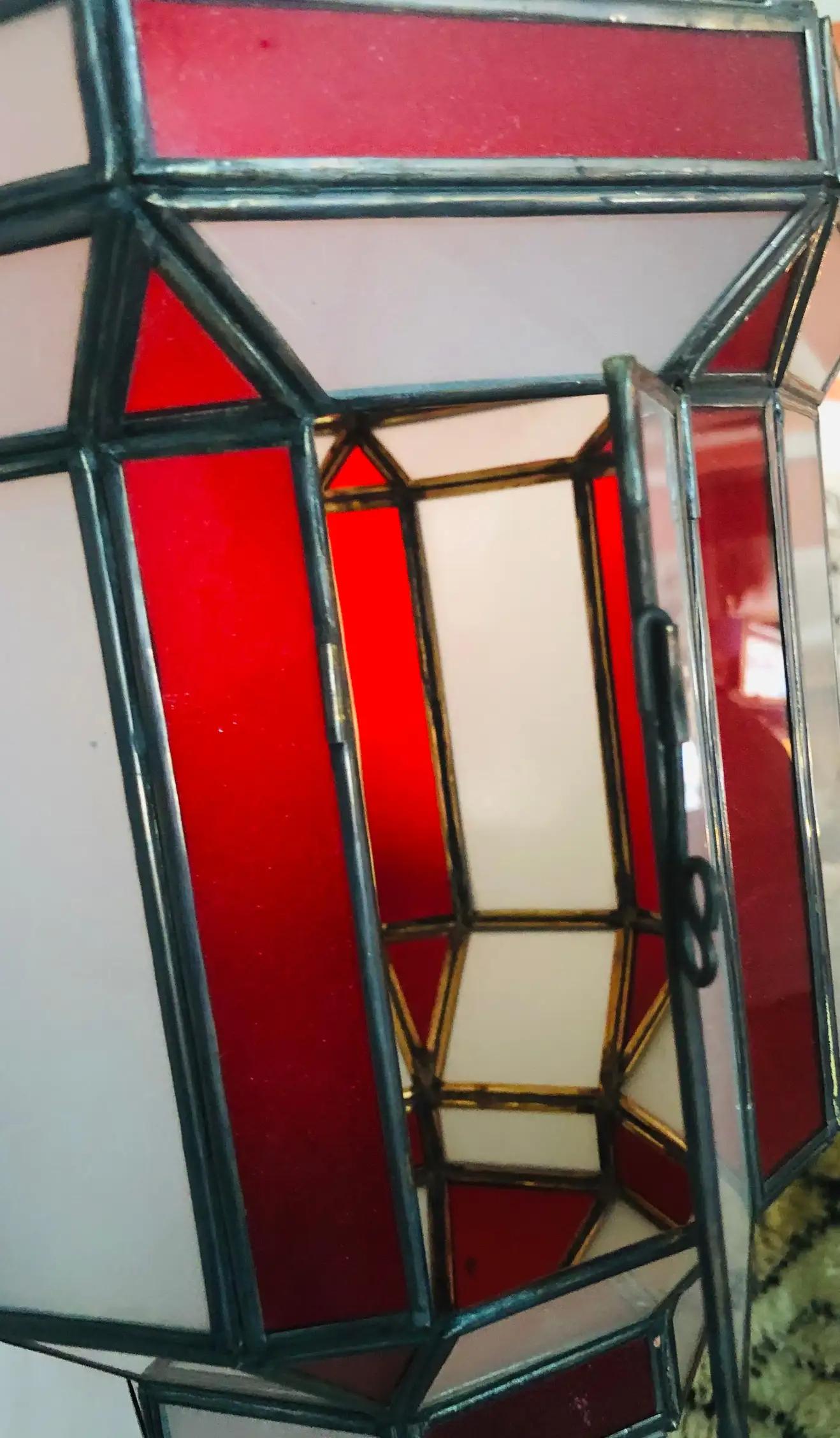 Art Deco Stil Weißes Milchglas und rotes Glas Kronleuchter, Anhänger oder Laterne im Angebot 13