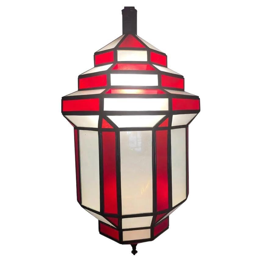 Lustre, pendentif ou lanterne de style Art Déco en verre blanc laiteux et rouge