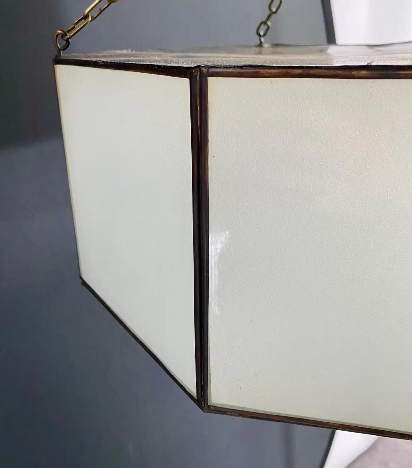 Lampe à suspension ou encastrée en forme d'ovale en verre dépoli blanc et bronze de style Art déco  en vente 3