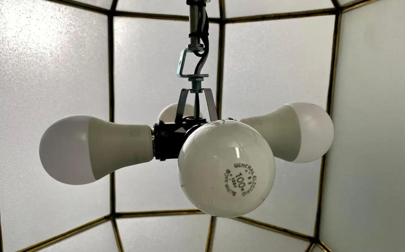 Lustre, pendentif ou lanterne en verre au lait blanc de style Art Déco en forme d'octogone en vente 11