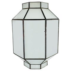Lustre, pendentif ou lanterne en verre au lait blanc de style Art Déco en forme d'octogone 