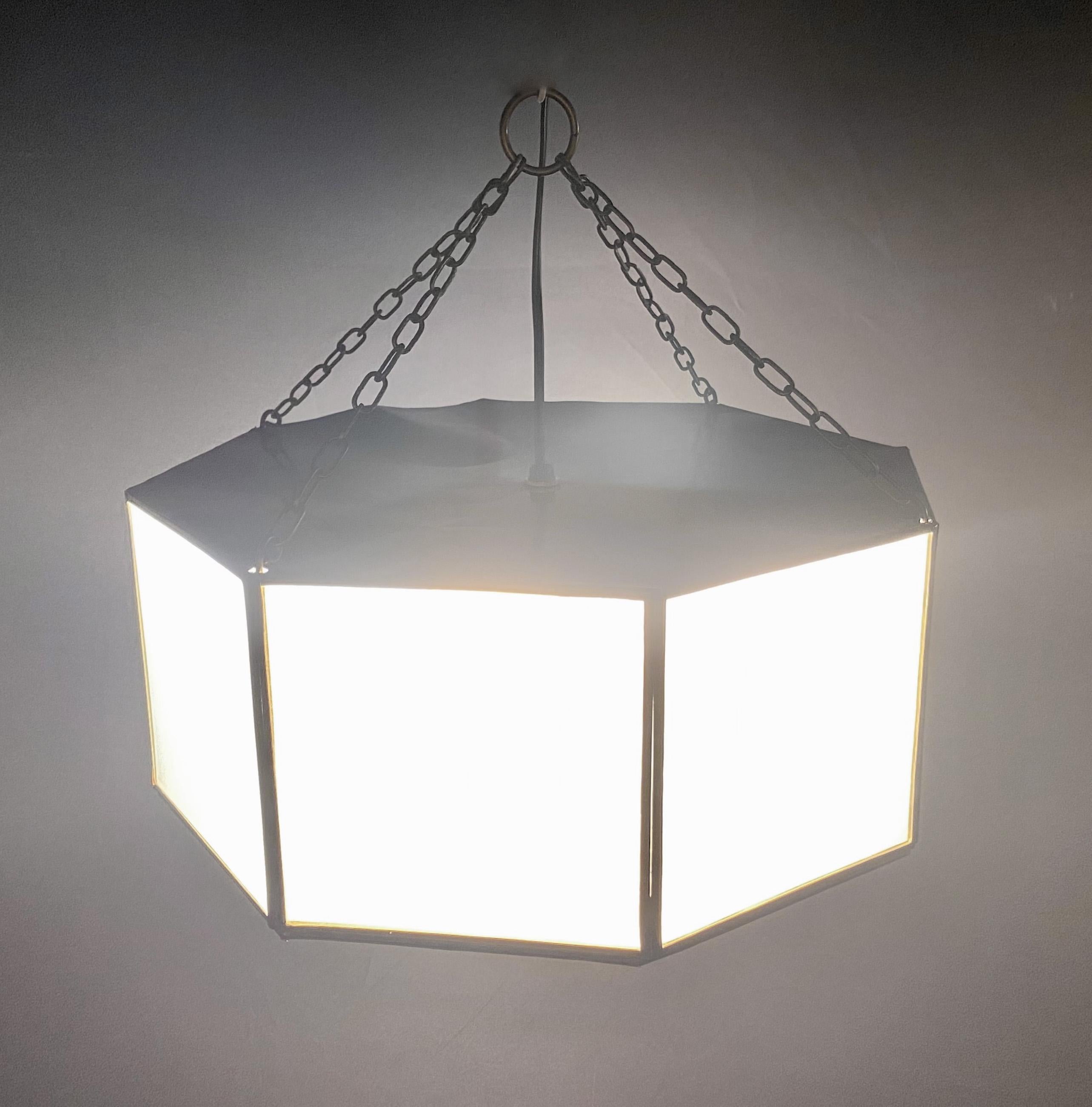 Pendentif ou affleurant en forme d'octogone en verre blanc laiteux de style Art Déco, une paire en vente 13
