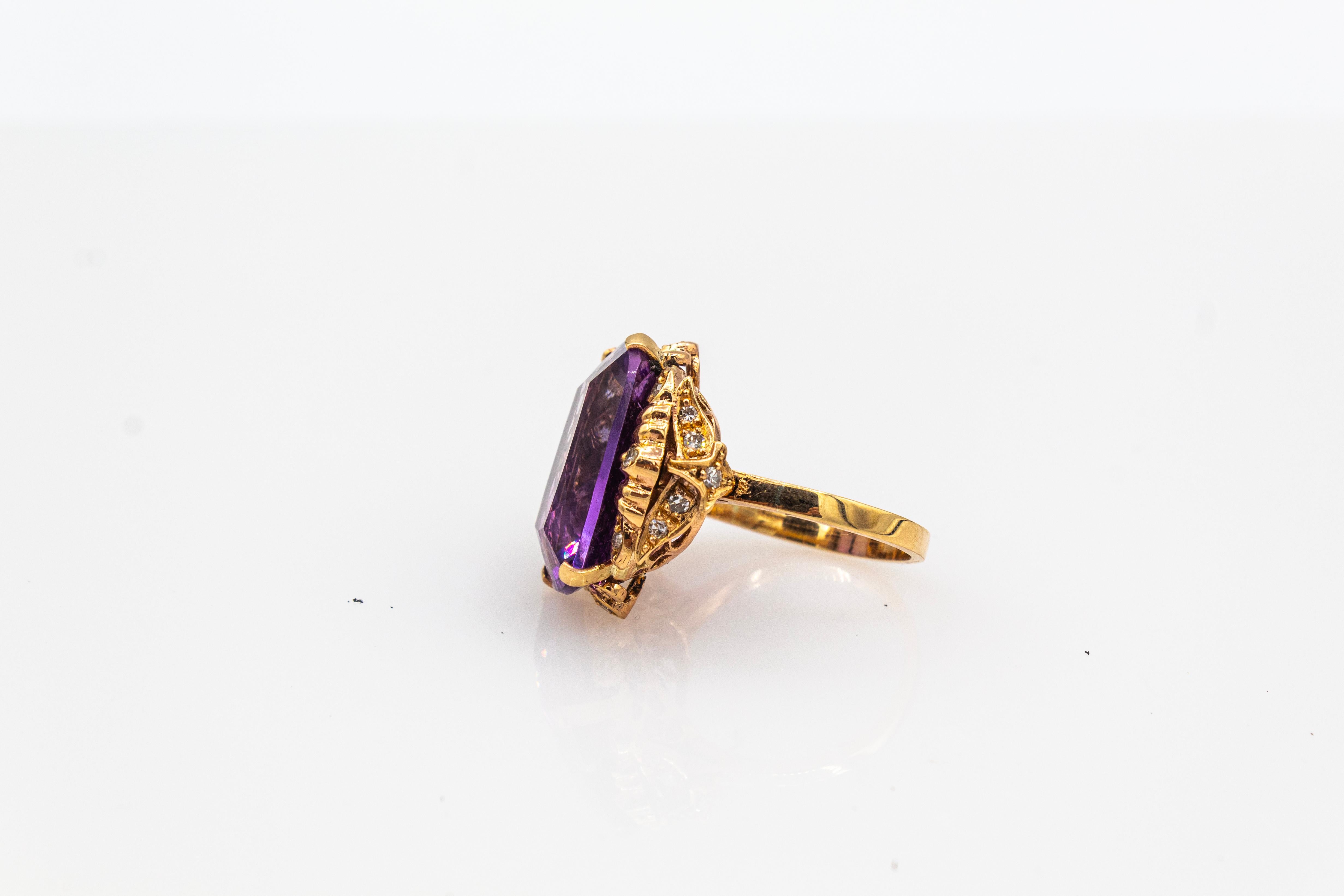 Art Deco Style White Modern Round Cut Diamond Amethyst Yellow Gold Cocktail Ring en venta 7