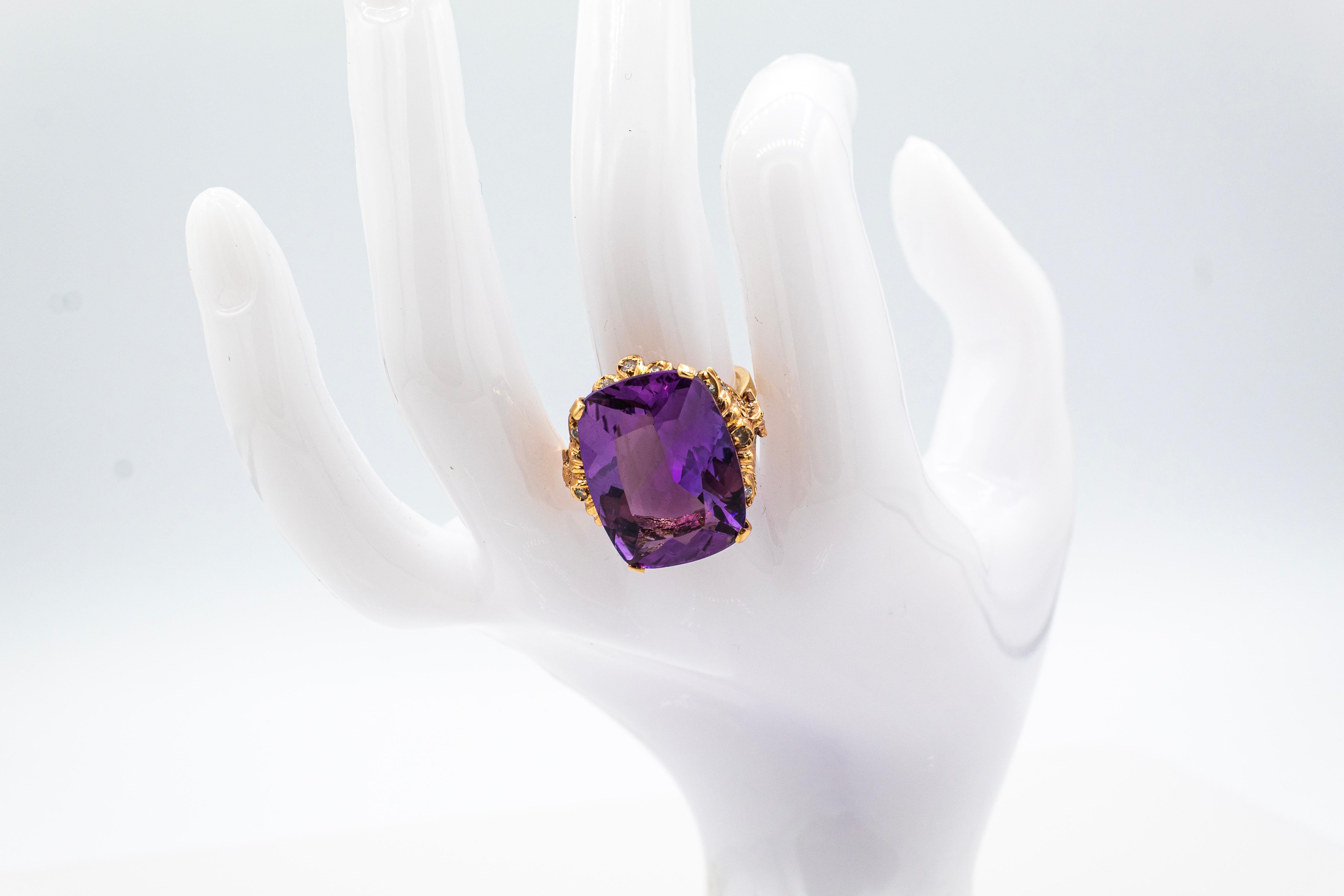 Art Deco Style White Modern Round Cut Diamond Amethyst Yellow Gold Cocktail Ring en venta 8
