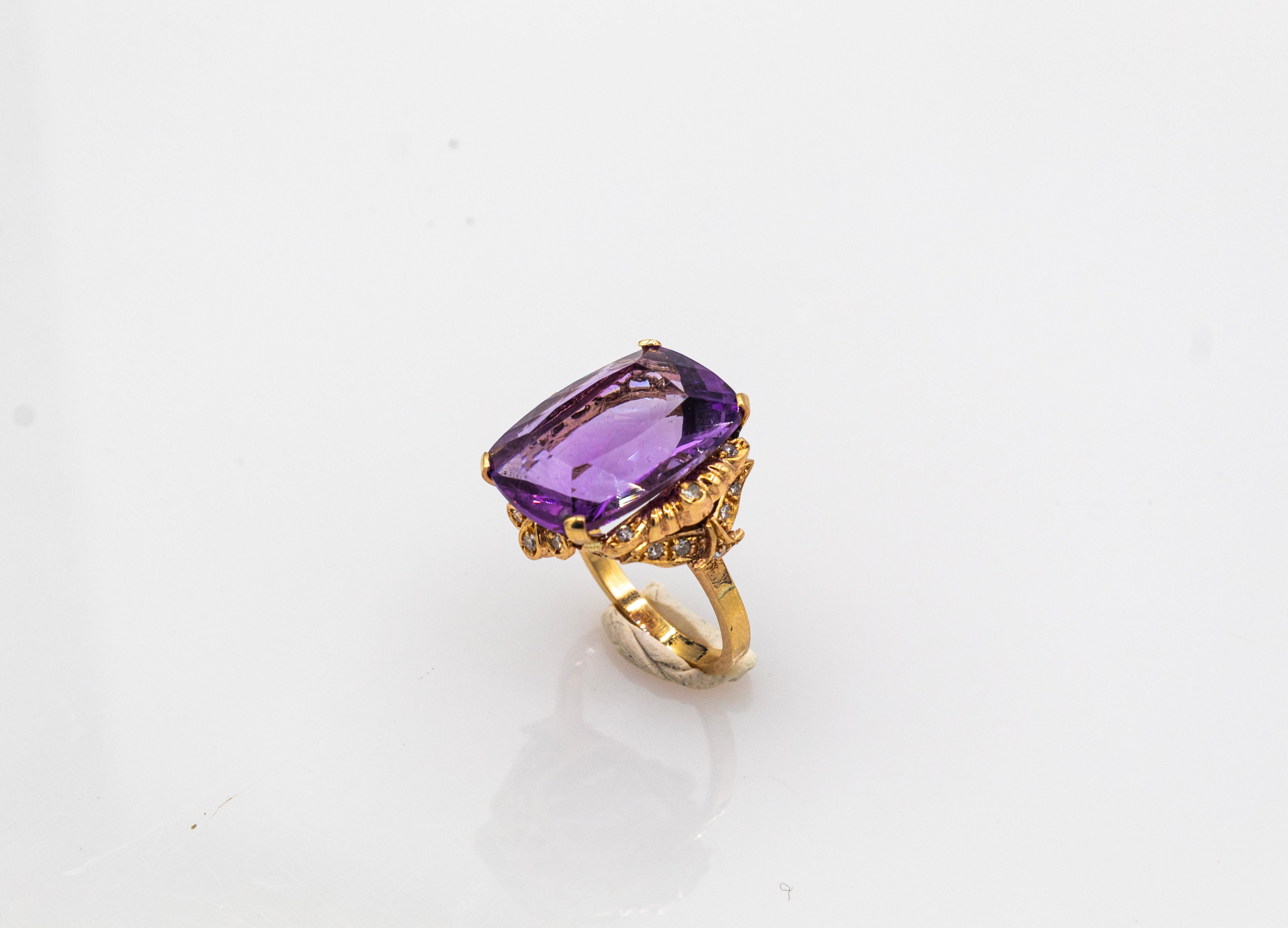 Art Deco Style White Modern Round Cut Diamond Amethyst Yellow Gold Cocktail Ring en venta 2