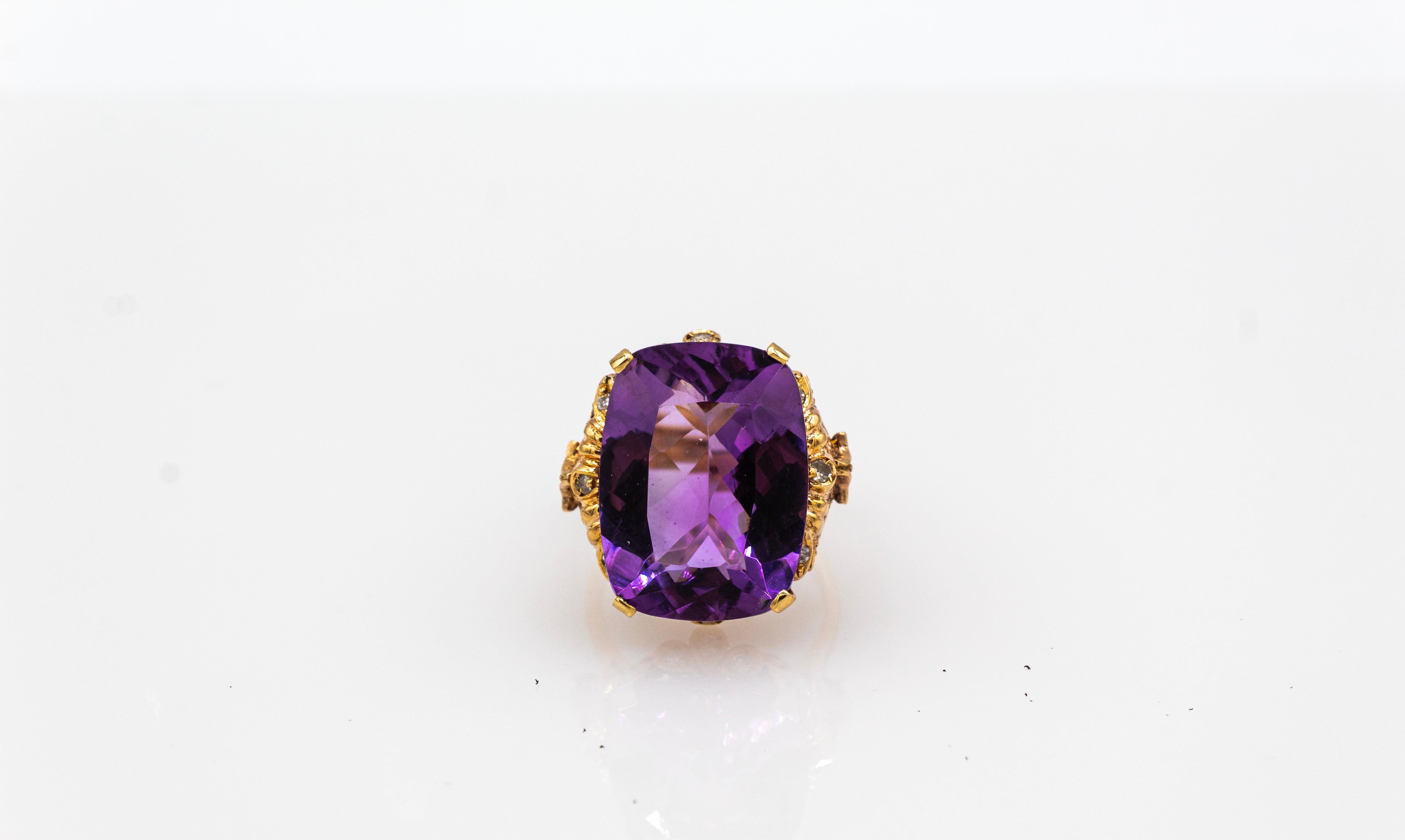 Art Deco Style White Modern Round Cut Diamond Amethyst Yellow Gold Cocktail Ring en venta 3