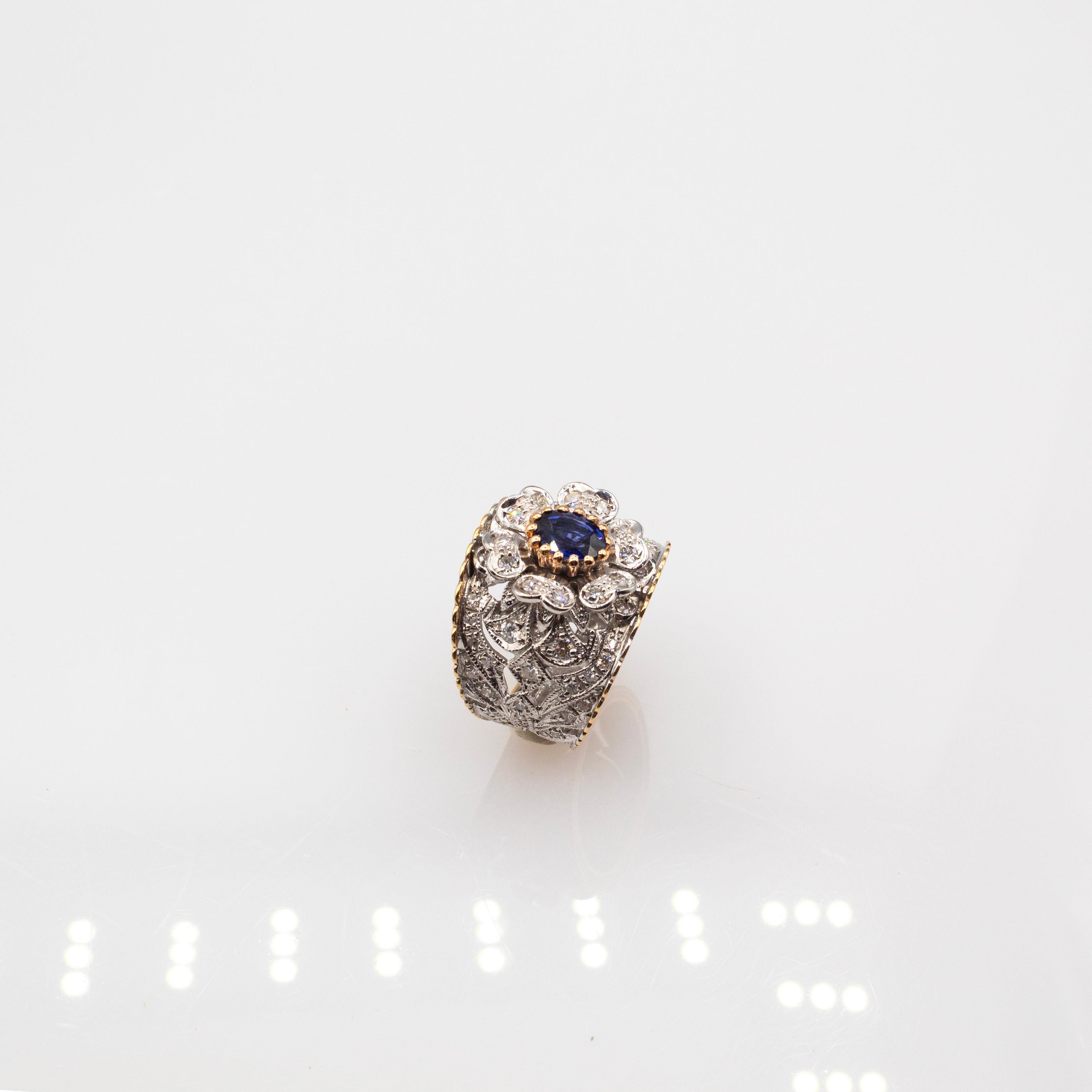 Art Deco Style White Modern Round Cut Diamond Blue Sapphire Yellow Gold Ring In New Condition For Sale In Naples, IT