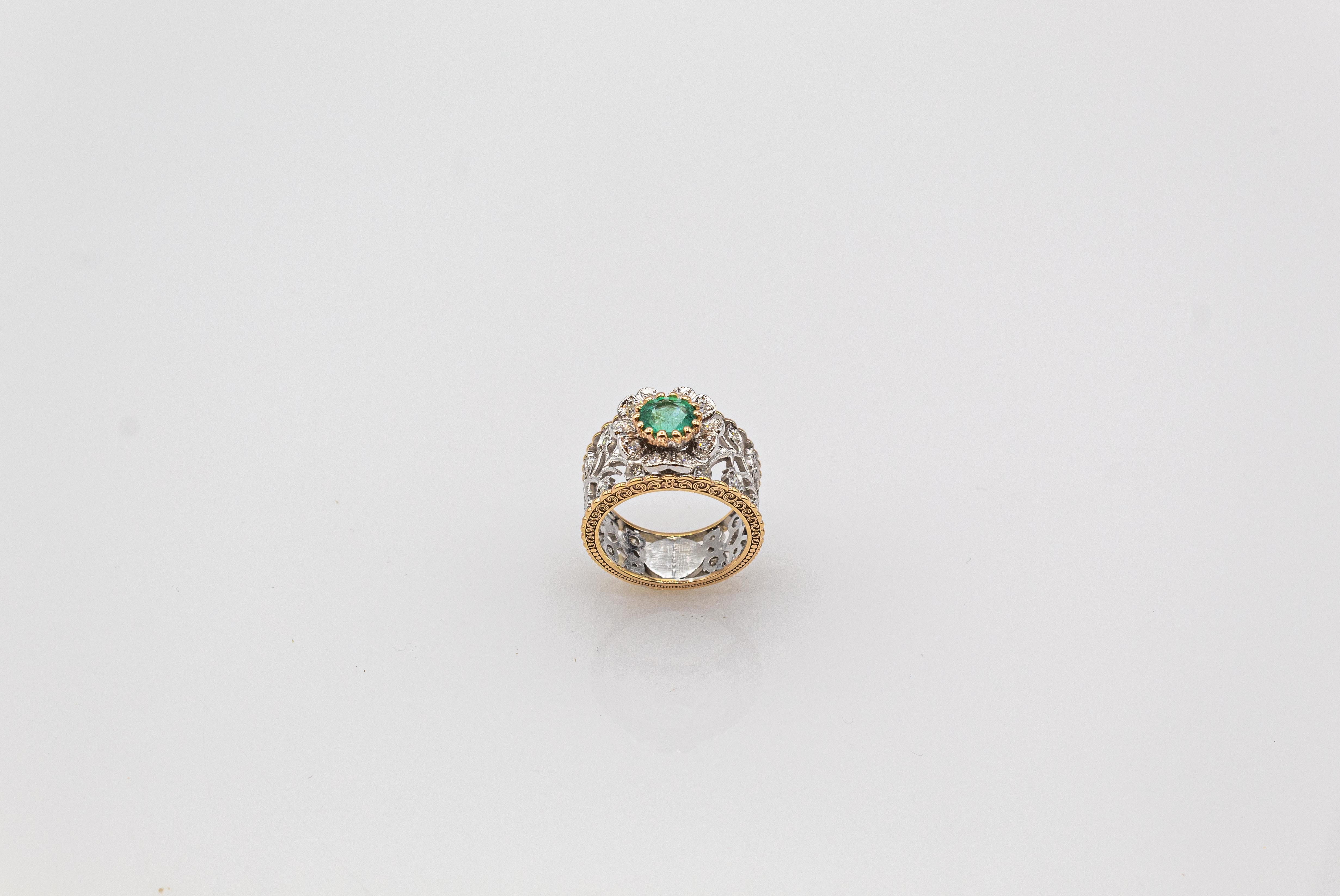 Art Deco Style White Modern Round Cut Diamond Emerald Yellow Gold Band Ring In New Condition For Sale In Naples, IT