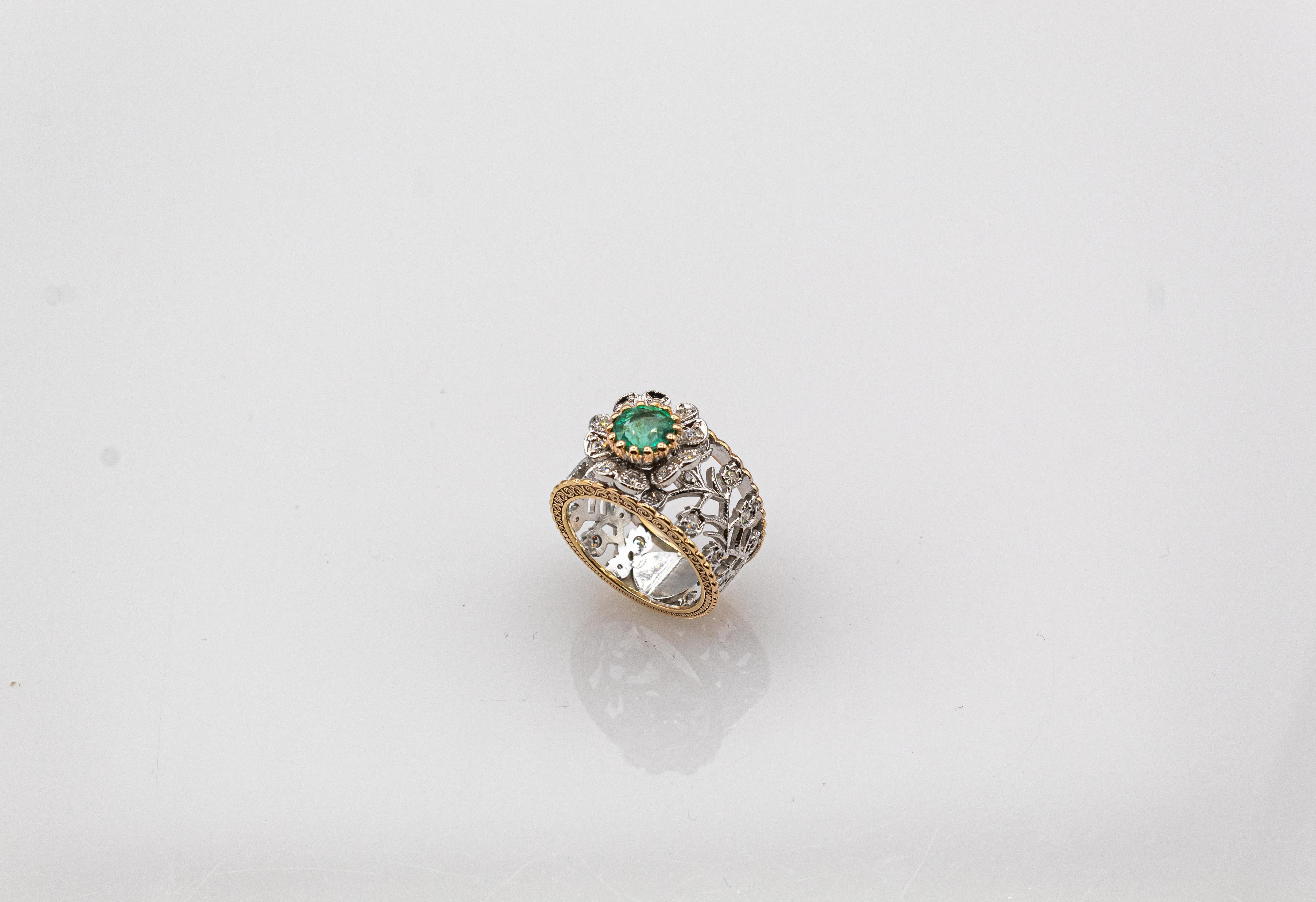 Bandring im Art-déco-Stil, Weißer moderner weißer Diamant im Rundschliff, Smaragd, Gelbgold im Zustand „Neu“ im Angebot in Naples, IT