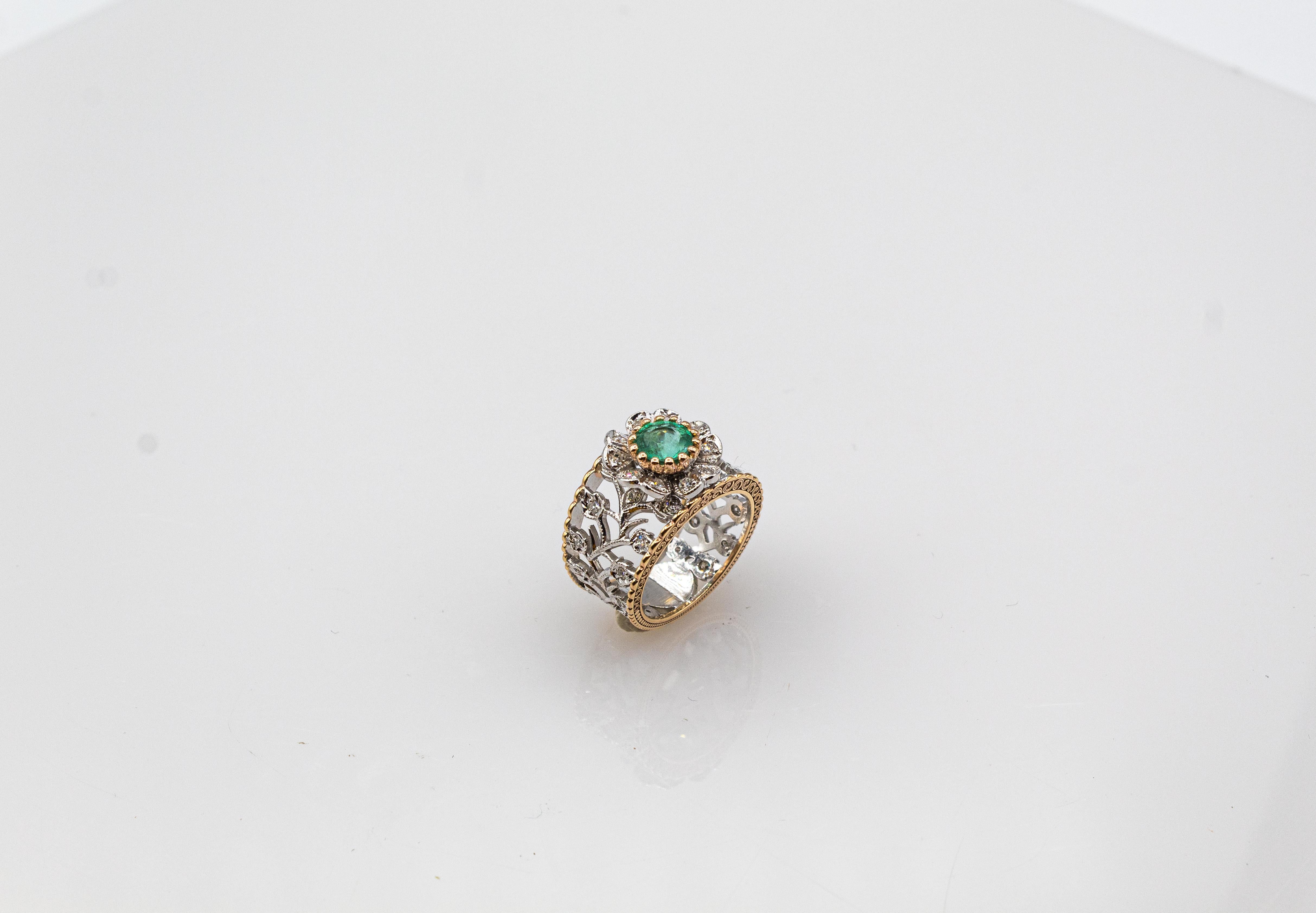 Art Deco Style White Modern Round Cut Diamond Emerald Yellow Gold Band Ring For Sale 3