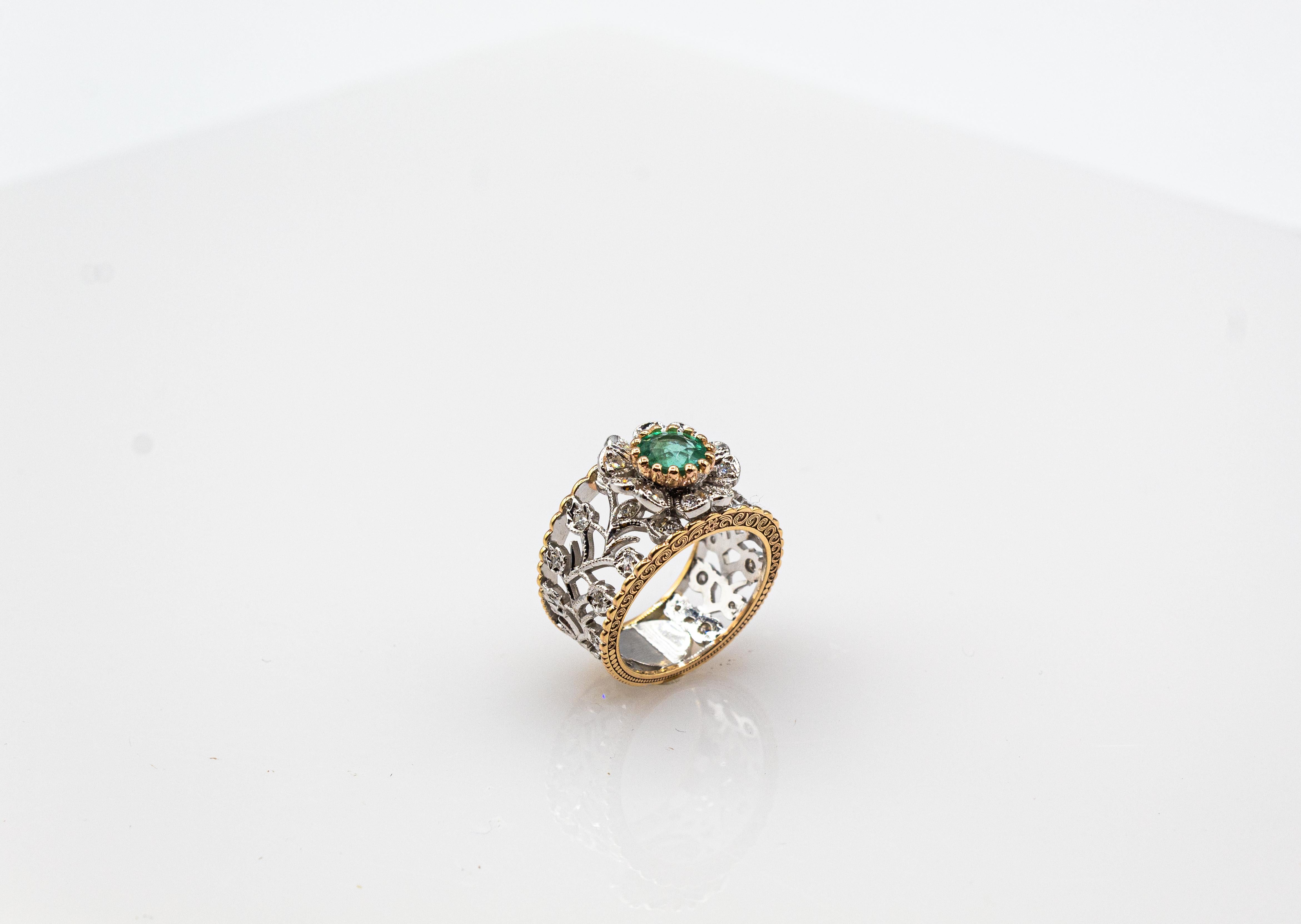 Art Deco Style White Modern Round Cut Diamond Emerald Yellow Gold Band Ring For Sale 5