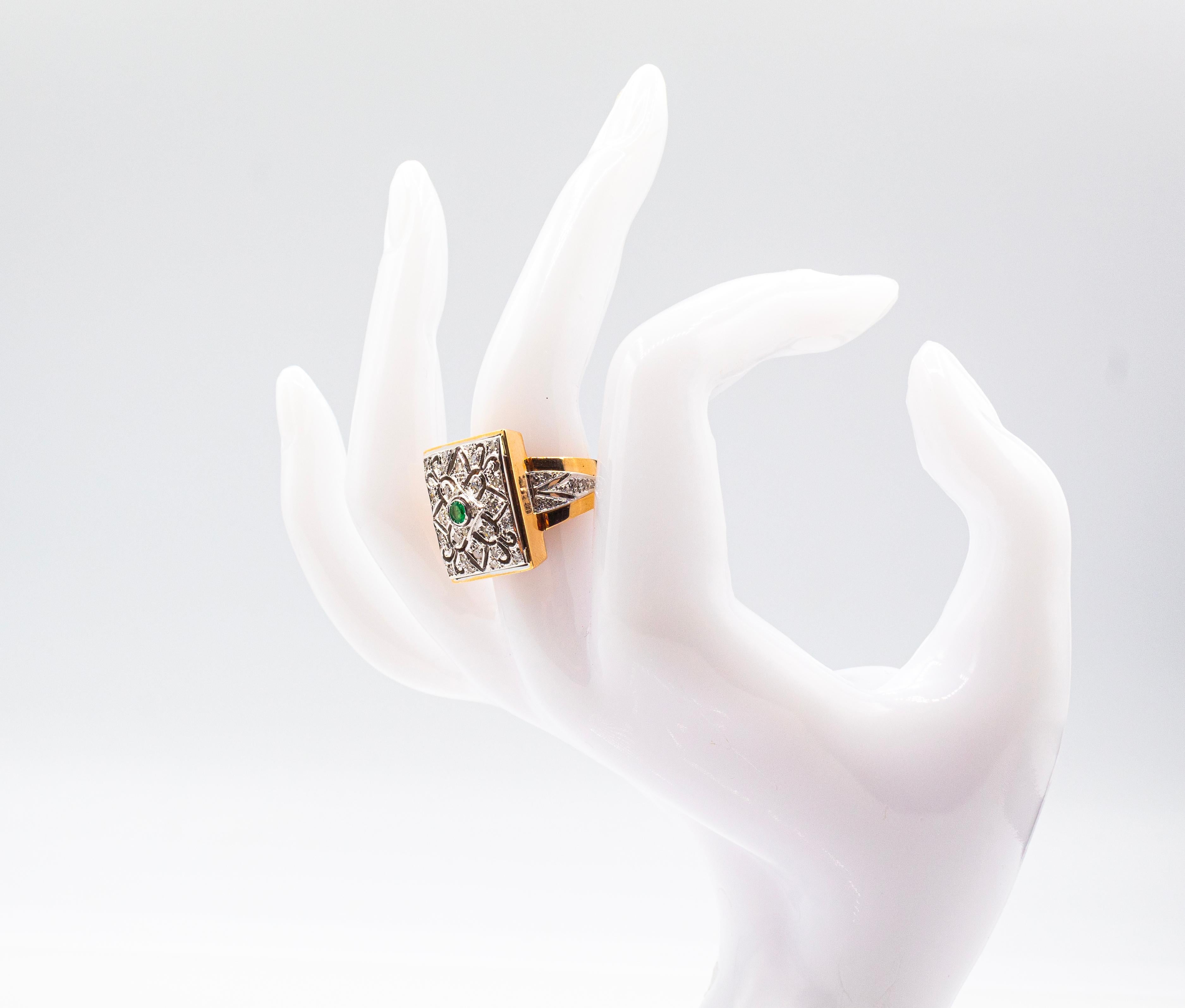 Weißer moderner Cocktailring im Art-déco-Stil aus Gelbgold mit Diamanten im Rundschliff und Smaragd im Rundschliff im Angebot 10