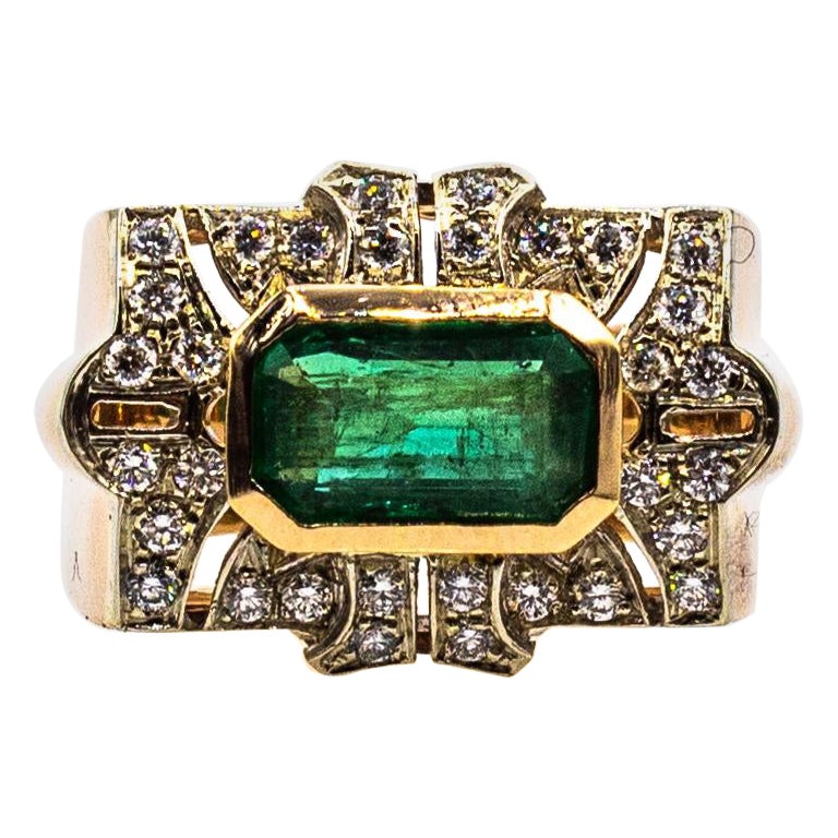Este Anillo está hecho de Oro Blanco de 14 quilates y Oro Amarillo de 14 quilates.
Este Anillo tiene 0.38 Quilates de Diamantes Blancos Modernos de Corte Redondo.
Este Anillo tiene una Esmeralda Natural de Corte Esmeralda de 1.74 Quilates.
Este