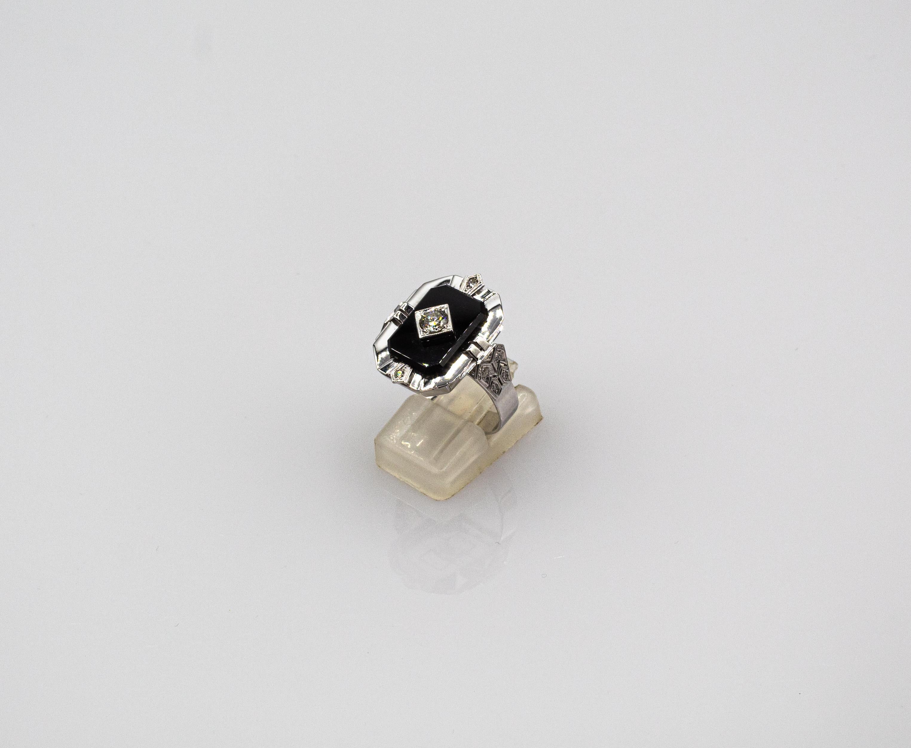 Weißer Onyx-Cocktailring im Art-déco-Stil mit Diamant im alteurop�äischen Schliff (Alteuropäischer Schliff)