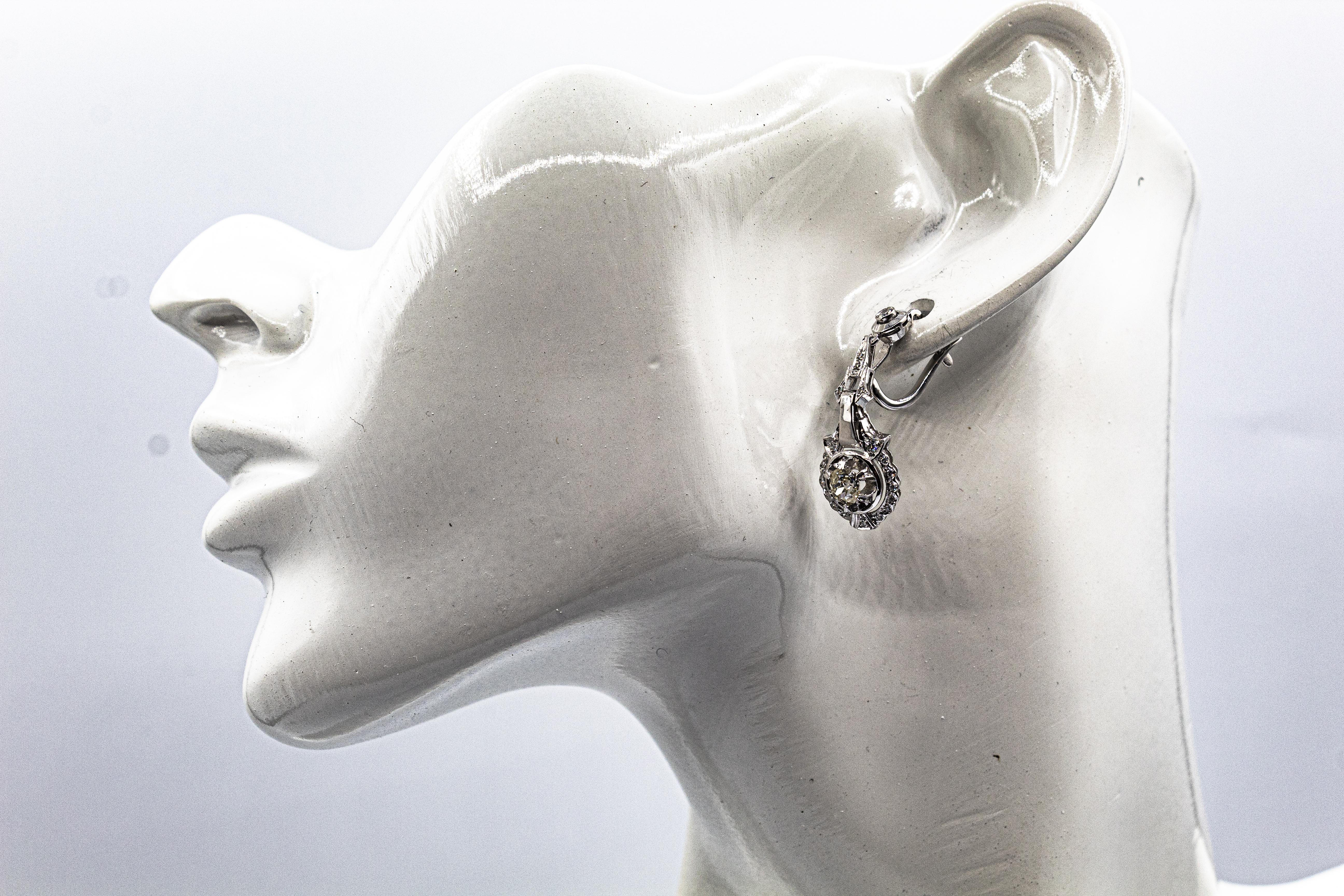 Boucles d'oreilles à levier de style Art déco en or blanc avec diamants blancs de taille vieille Europe en vente 7