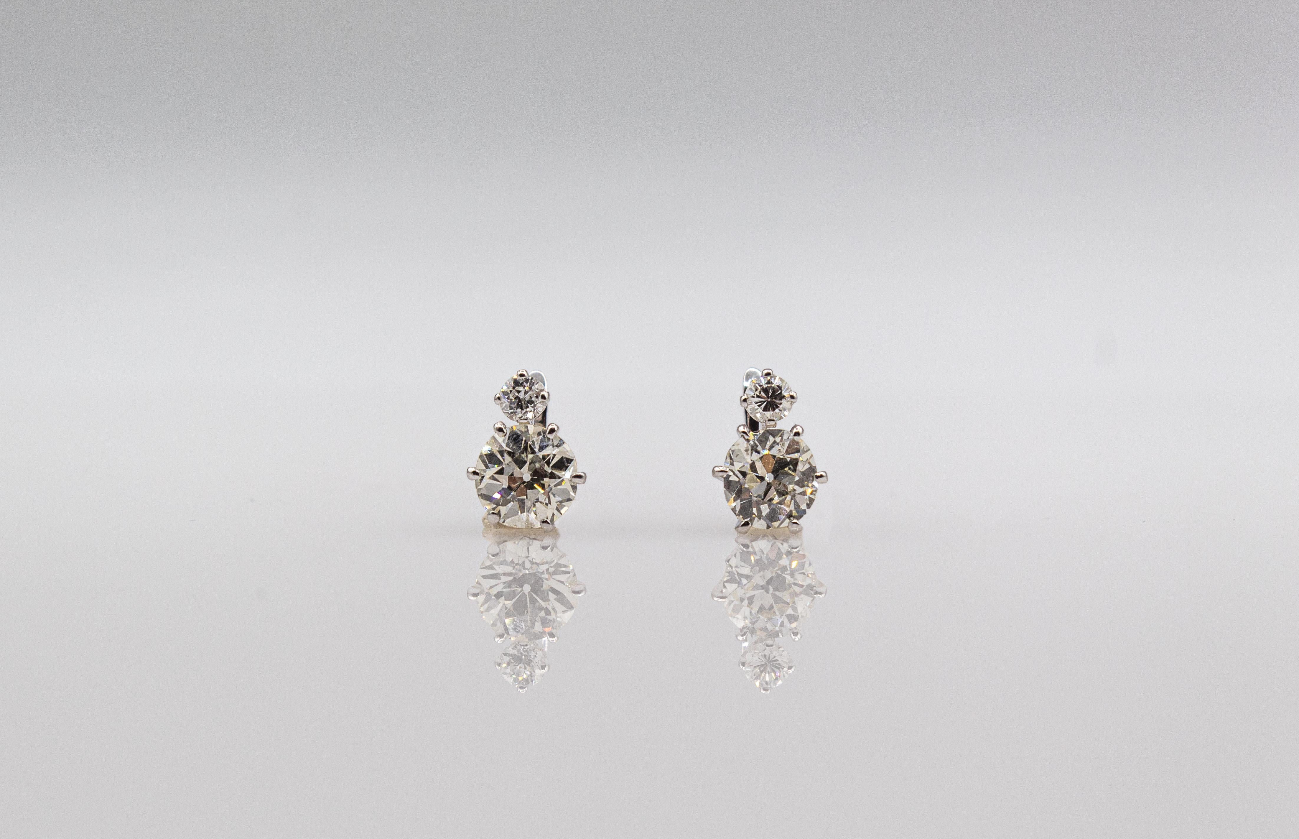 Pour tout problème lié à certains matériaux contenus dans les articles qui ne permettent pas l'expédition, veuillez contacter le vendeur avec un message privé pour résoudre le problème.
Nous pouvons expédier chaque pièce de notre catalogue 1stdibs