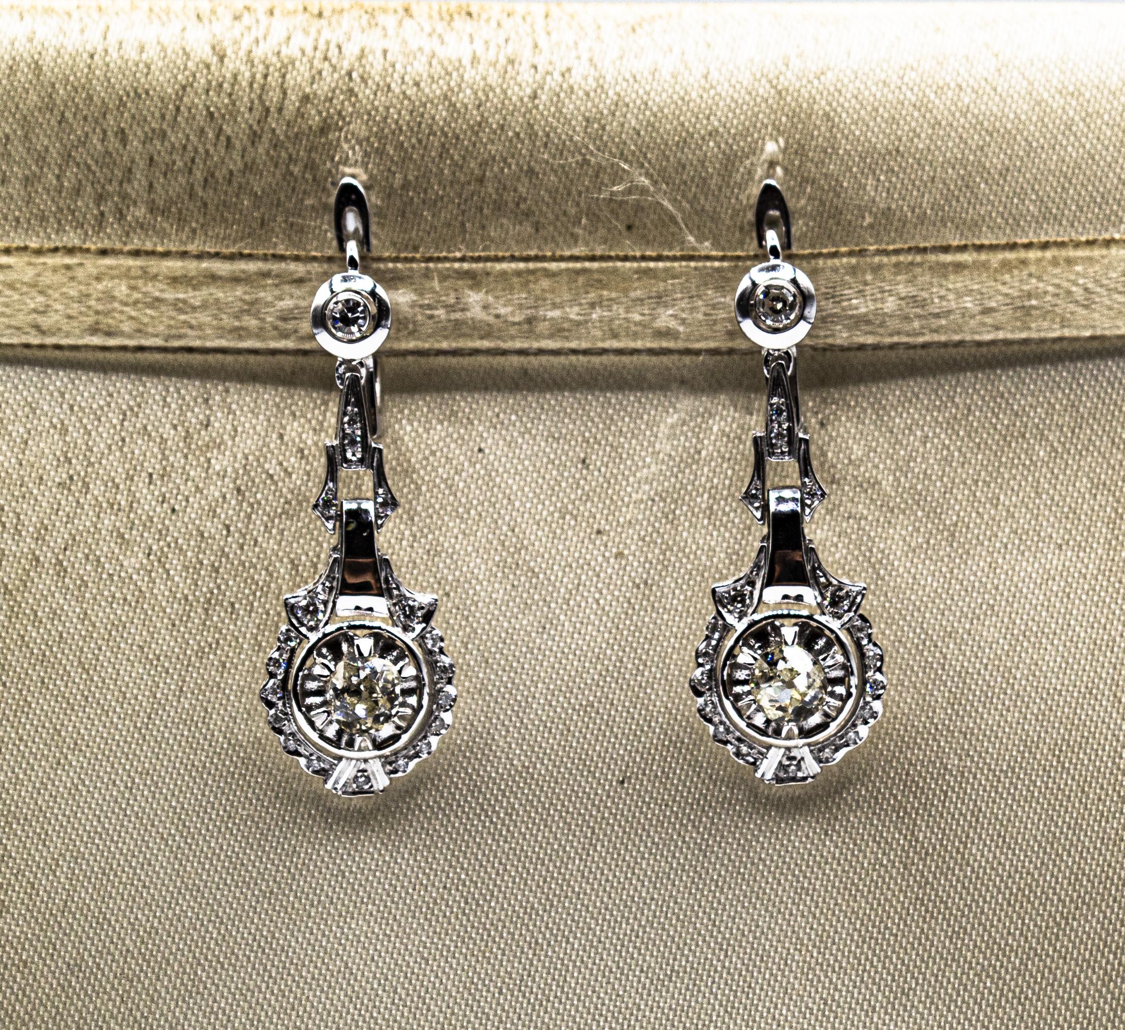 Taille vieille Europe Boucles d'oreilles à levier de style Art déco en or blanc avec diamants blancs de taille vieille Europe en vente