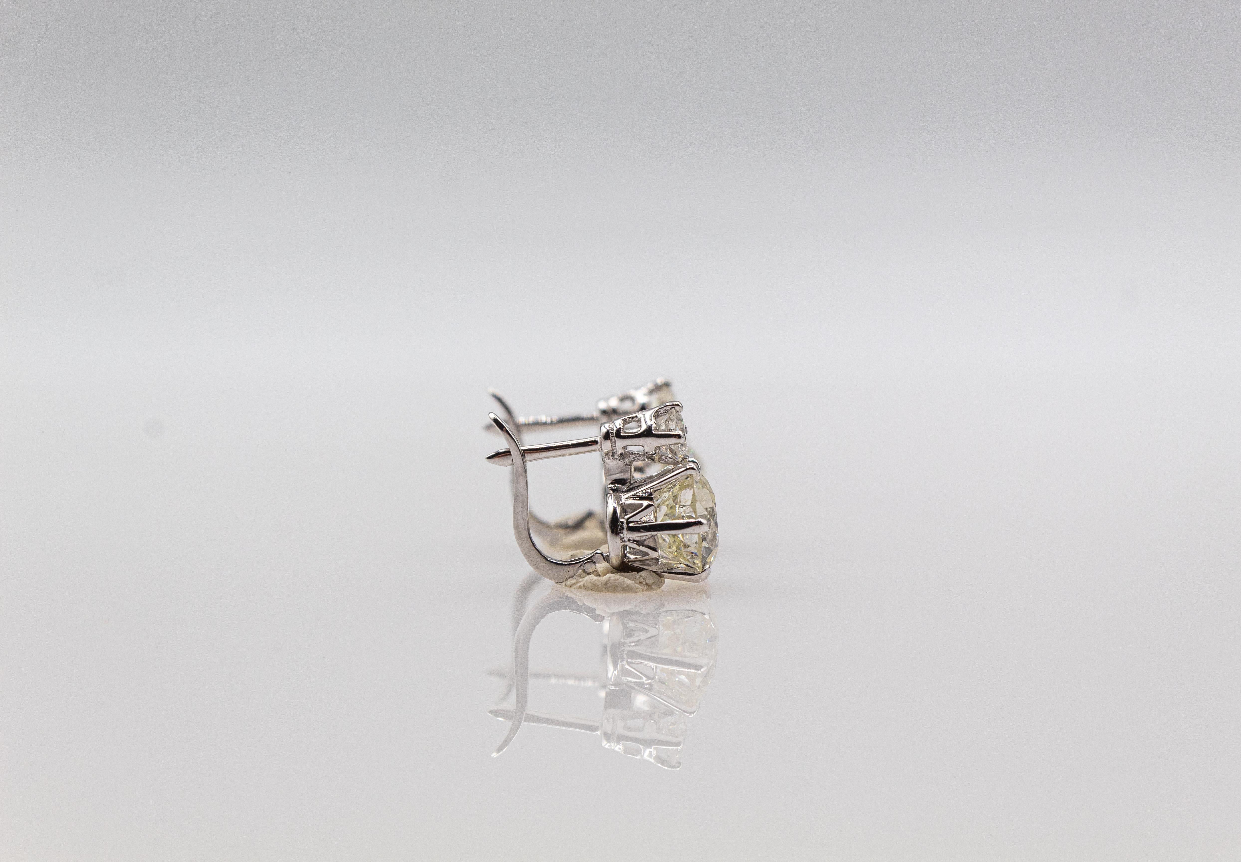 Ohrringe im Art-Déco-Stil mit Klappbrisur mit weißem Diamanten im alteuropäischen Schliff aus Weißgold im Angebot 1