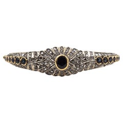 Bracciale in oro giallo con diamanti bianchi taglio rosa e zaffiri blu in stile Art Deco