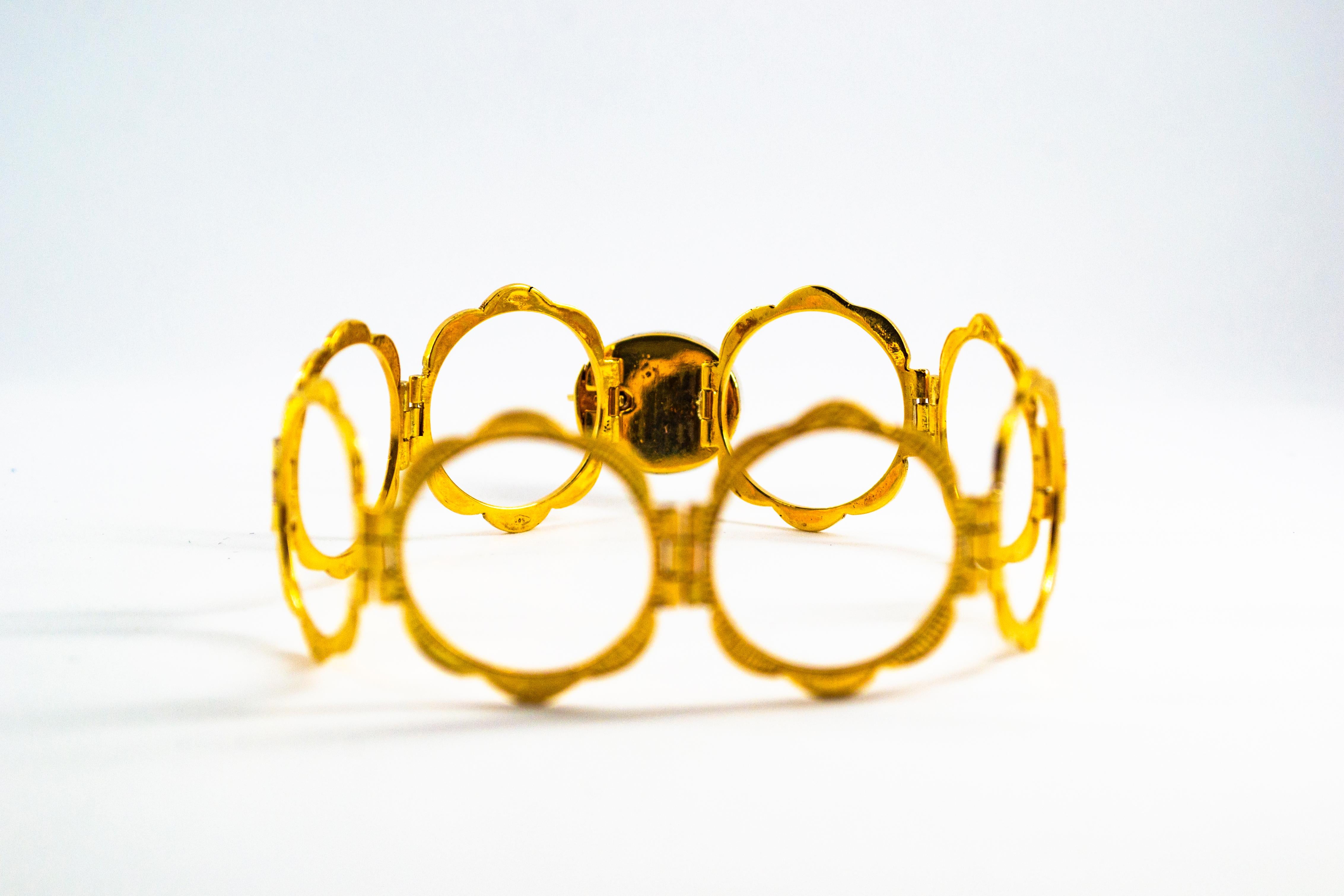 Bague bracelet en or jaune avec diamant blanc taillé en rose et saphir bleu de style Art Déco Unisexe en vente