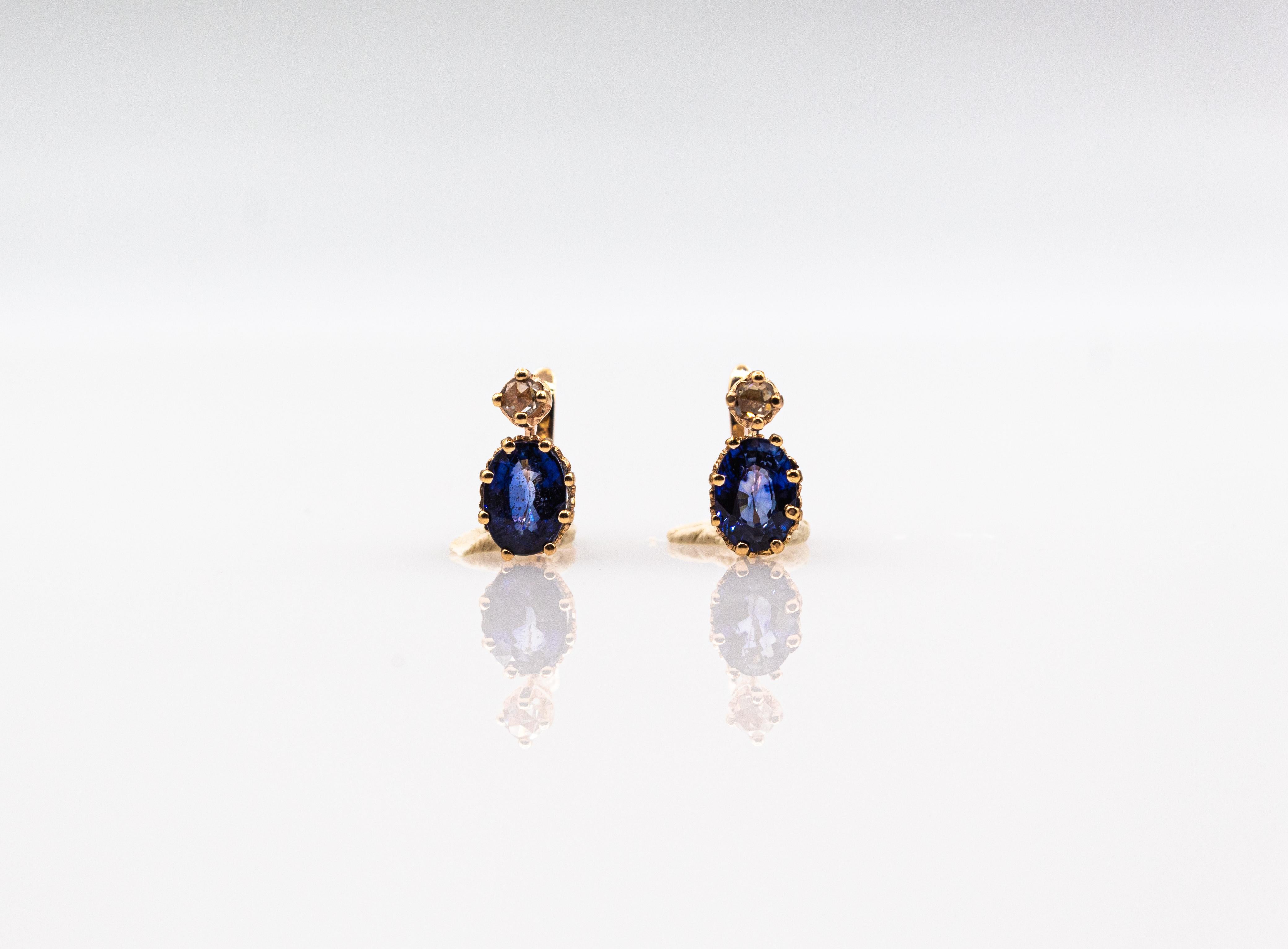 Pendants d'oreilles de style Art déco en or jaune avec diamants blancs et saphirs bleus taille rose en vente 2