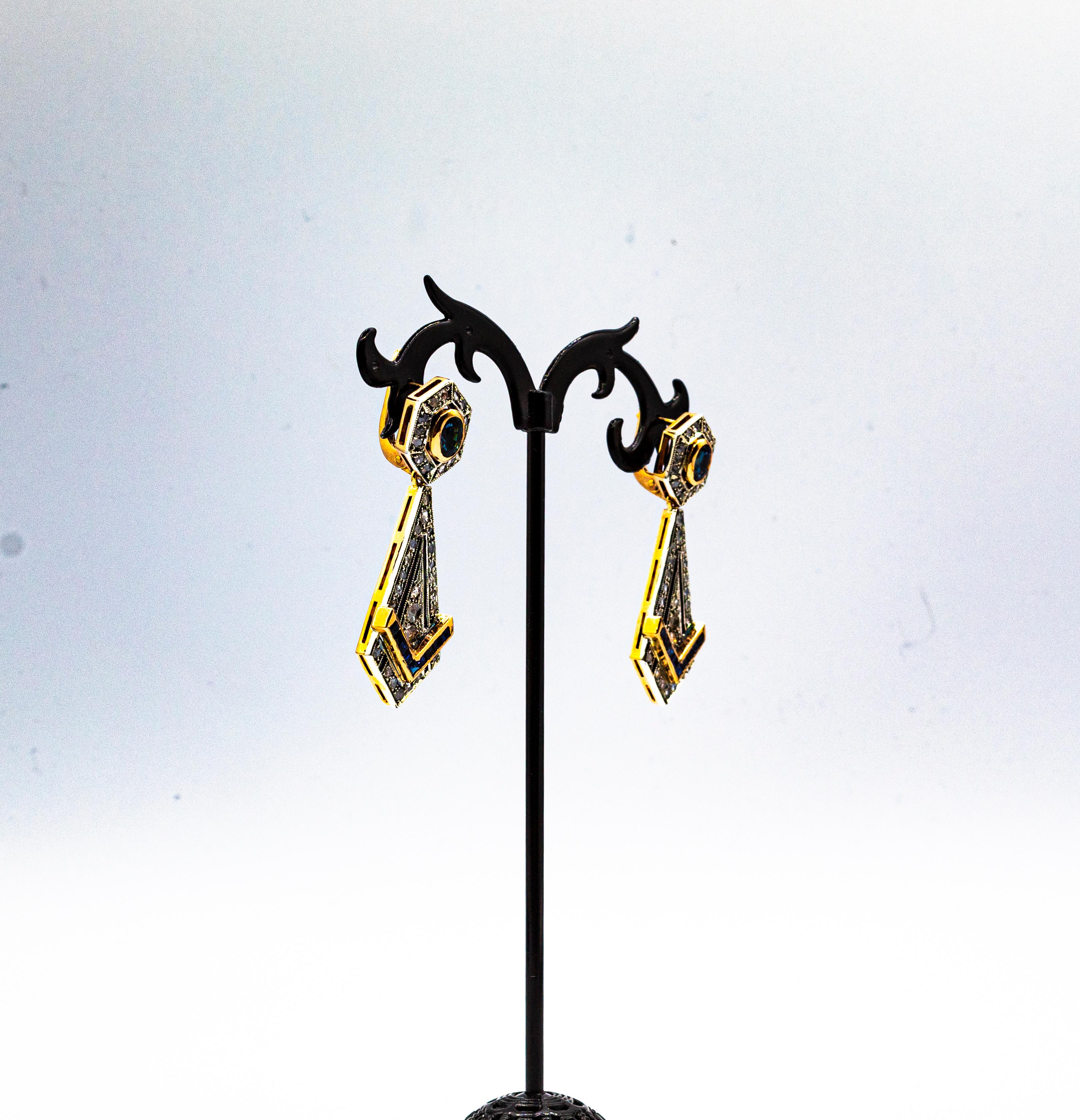Boucles d'oreilles en goutte de style Art déco en or jaune avec diamants blancs et saphirs bleus taille rose en vente 2
