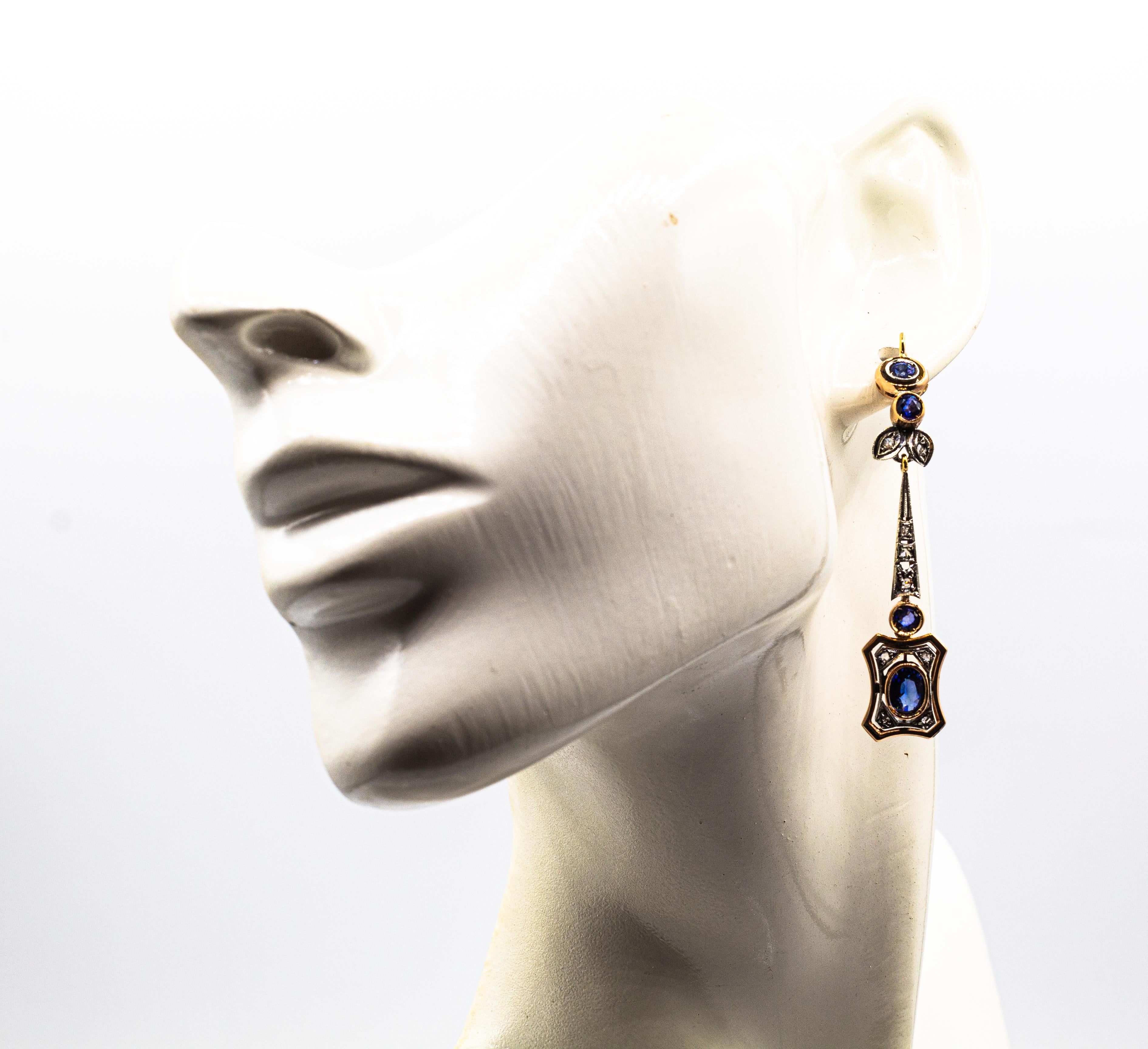 Boucles d'oreilles en goutte de style Art déco en or jaune avec diamants blancs et saphirs bleus taille rose en vente 2