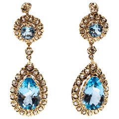 Ohrringe im Art-Déco-Stil mit Klappbrisur aus Gelbgold mit weißem Diamanten im Rosenschliff und blauem Topas