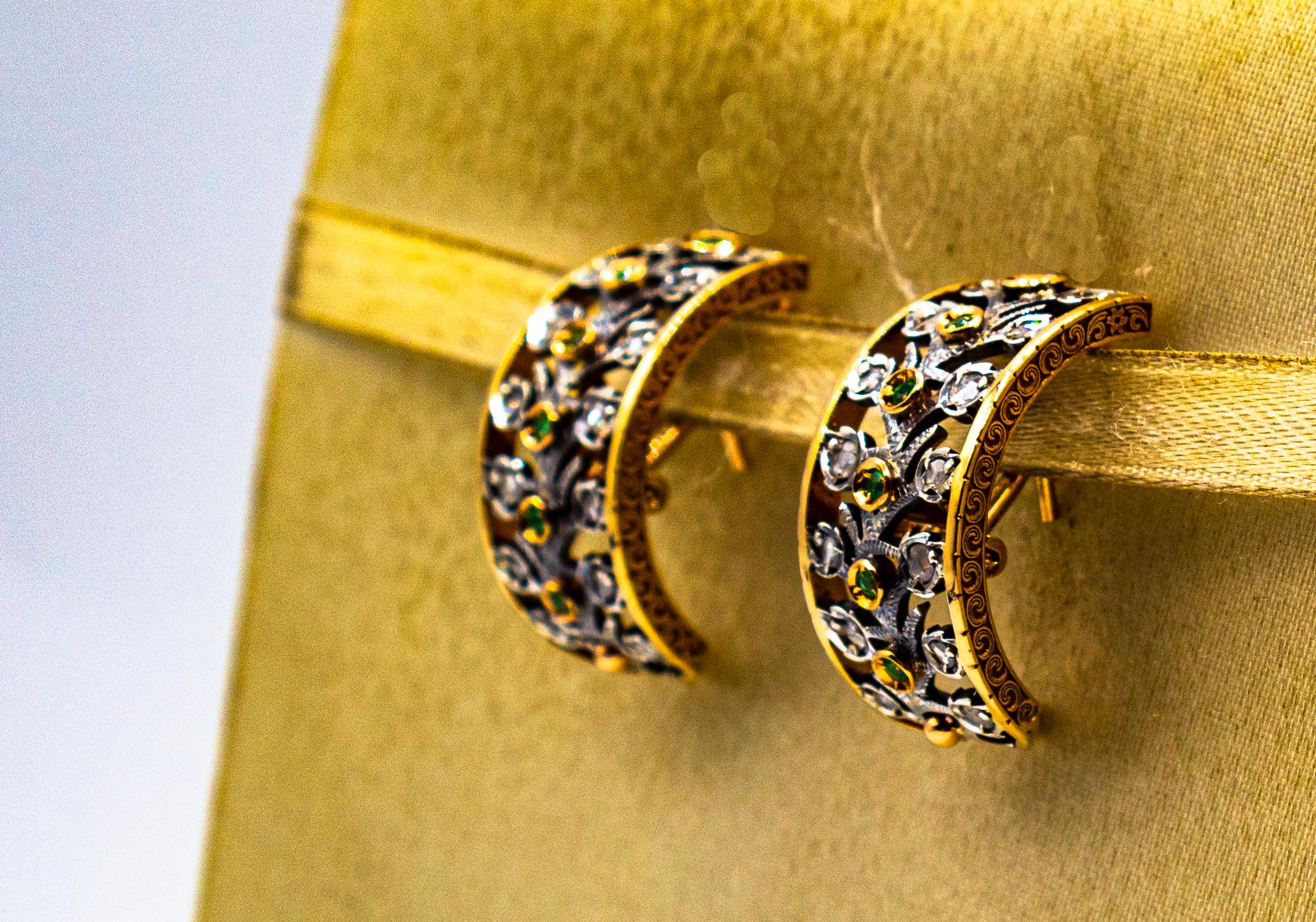 Clips d'oreilles en or jaune de style Art déco avec diamants blancs taille rose et émeraudes Unisexe en vente