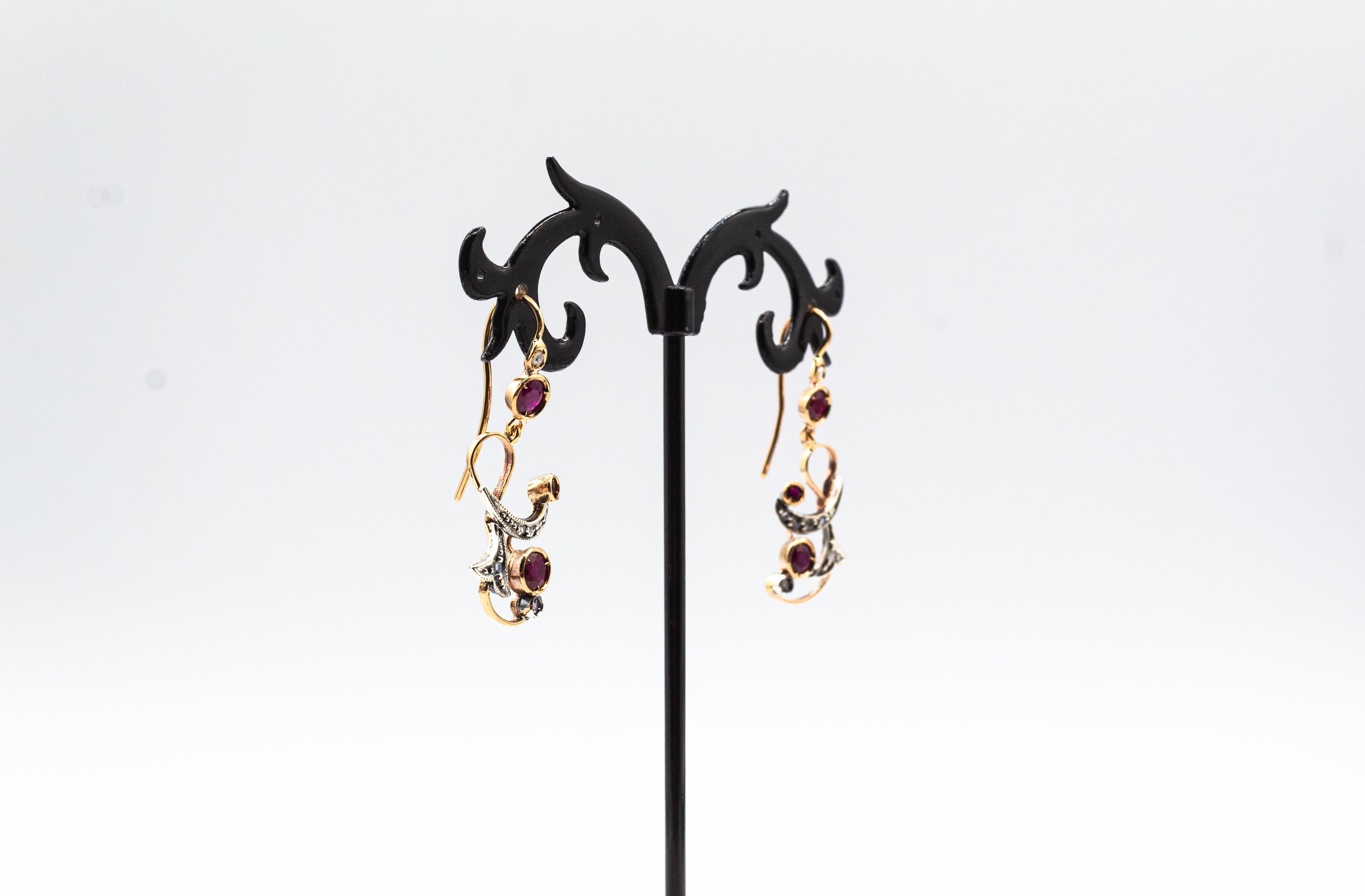 Boucles d'oreilles pendantes de style Art déco en or jaune avec diamants blancs taille rose et émeraudes en vente 5