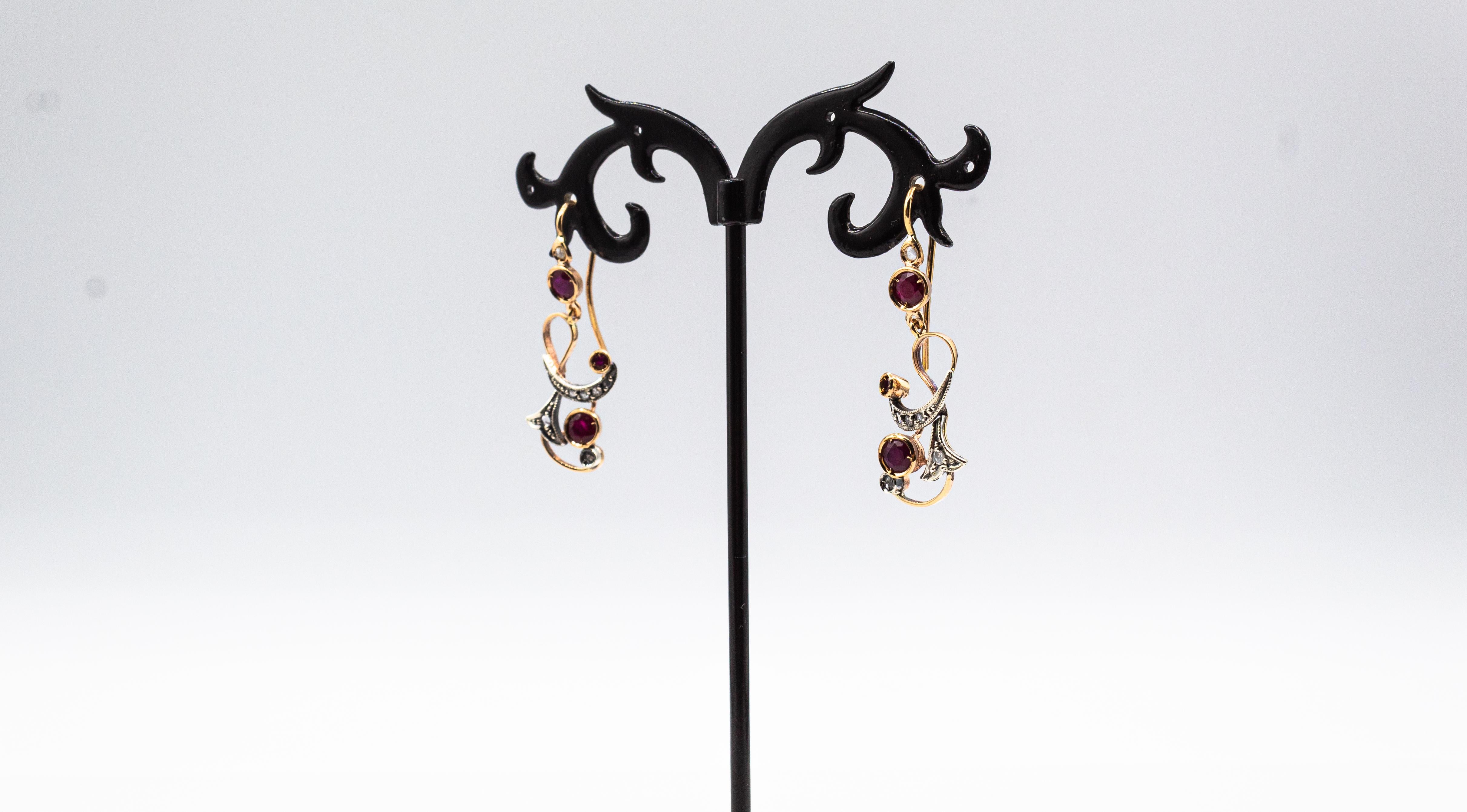 Boucles d'oreilles pendantes de style Art déco en or jaune avec diamants blancs taille rose et émeraudes en vente 7