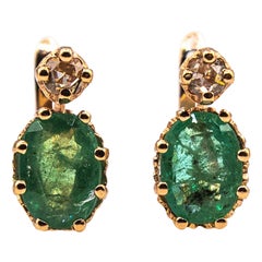 Boucles d'oreilles à levier de style Art déco en or jaune avec diamants blancs taille rose et émeraudes