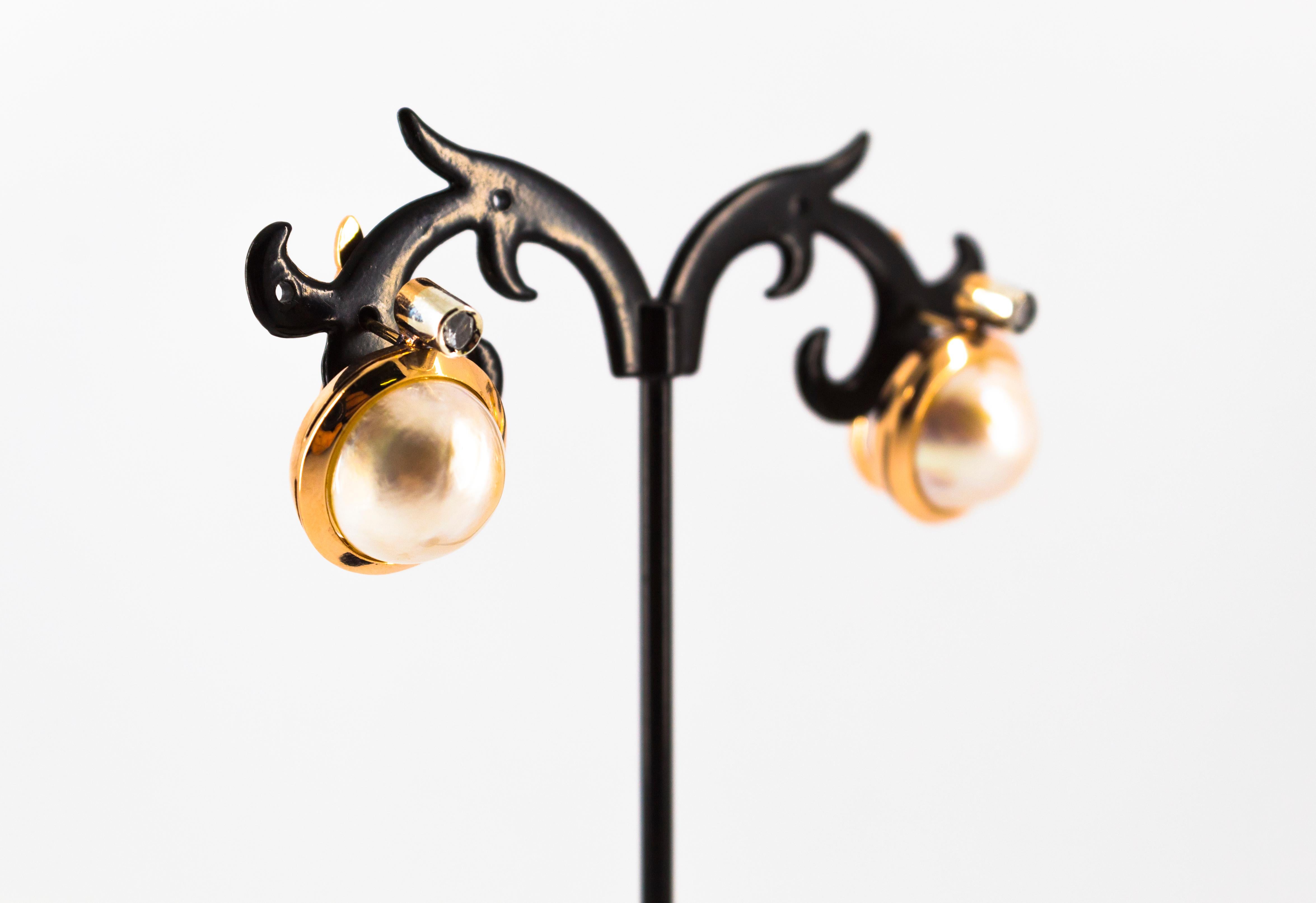 ART OF PEARLS - Boucles d'oreilles en or jaune avec diamant blanc taillé en rose et perle de Mabe Unisexe en vente