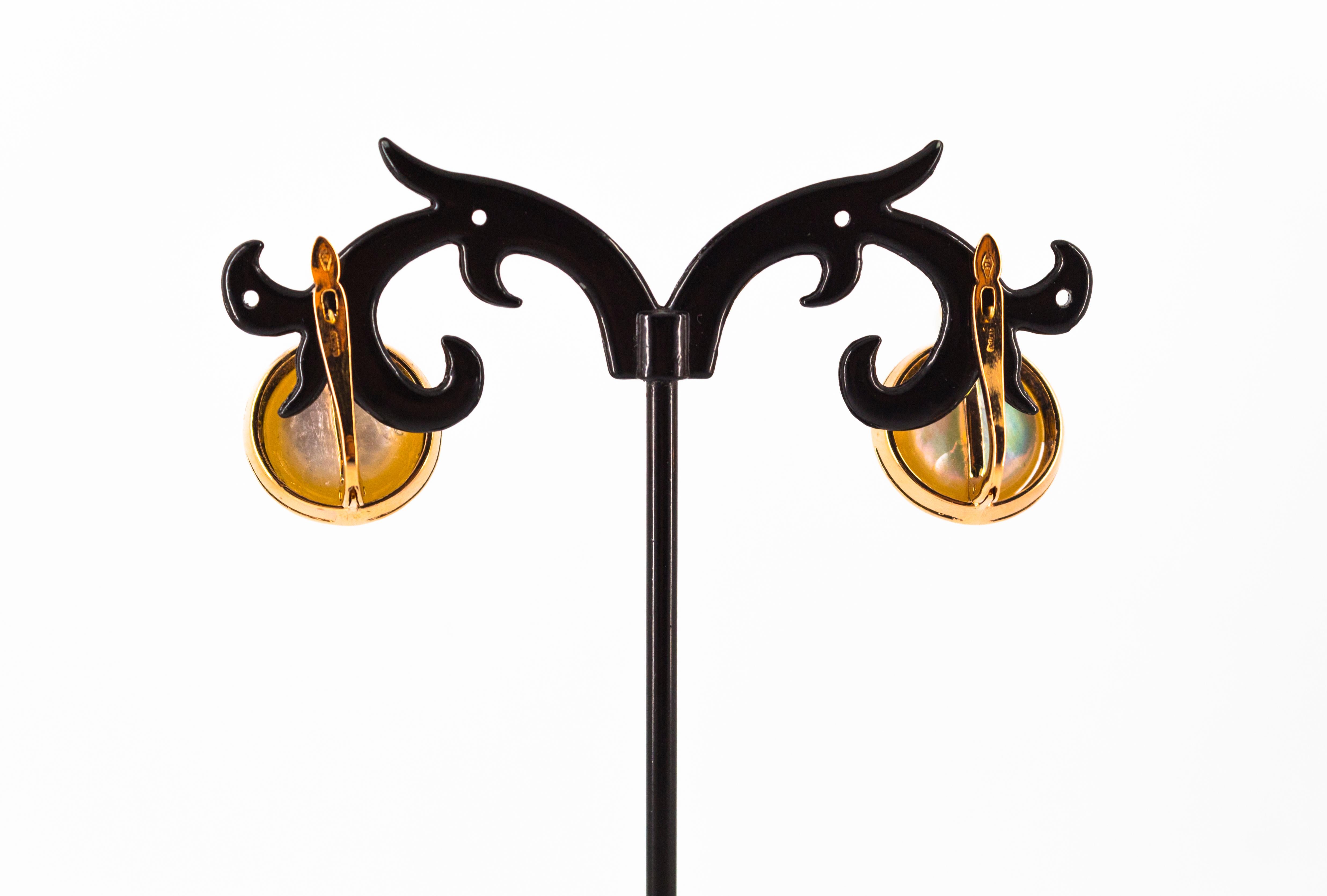 ART OF PEARLS - Boucles d'oreilles en or jaune avec diamant blanc taillé en rose et perle de Mabe en vente 1