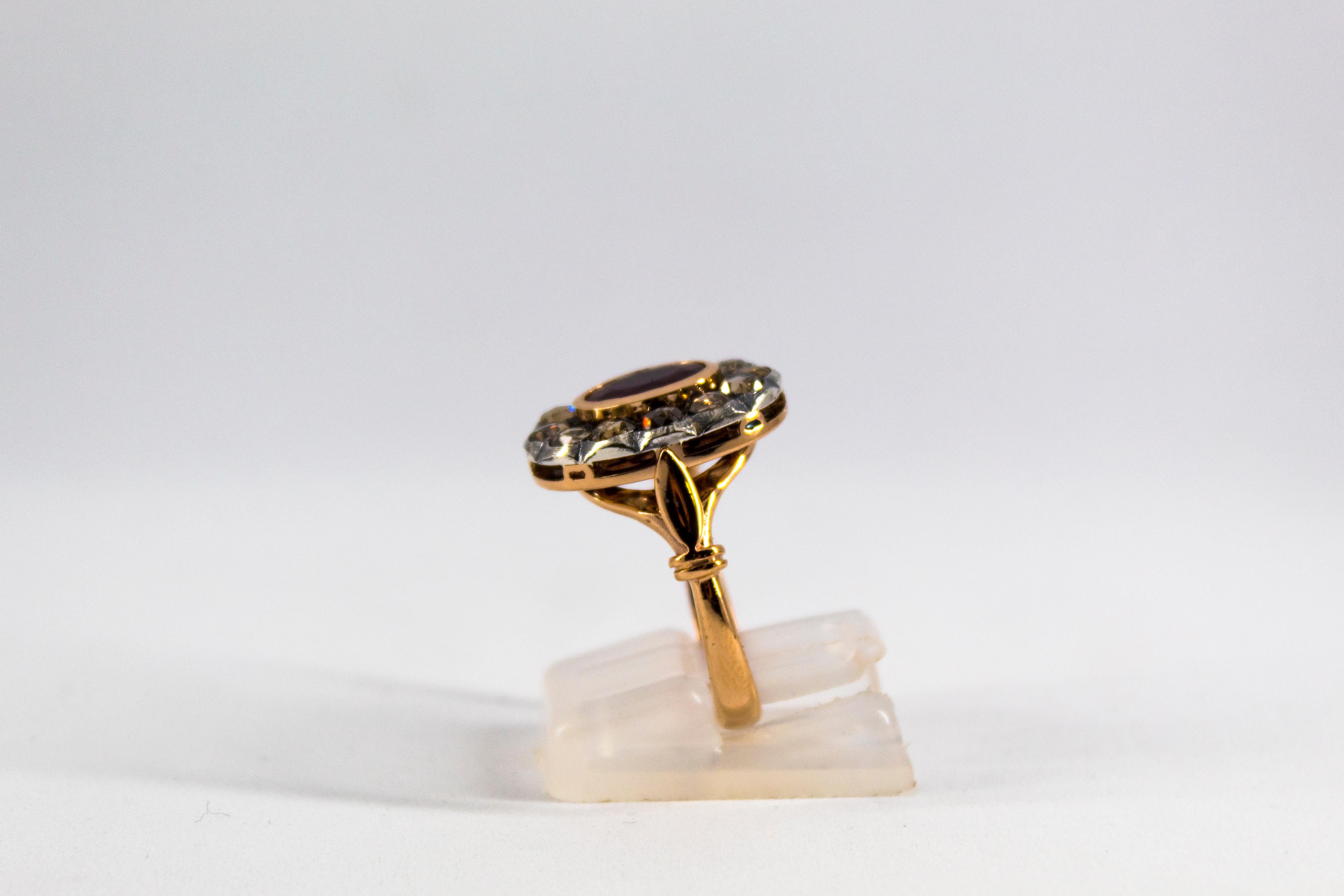 Bague cocktail de style Art déco en or jaune avec diamants blancs taille rose et rubis taille ovale en vente 2