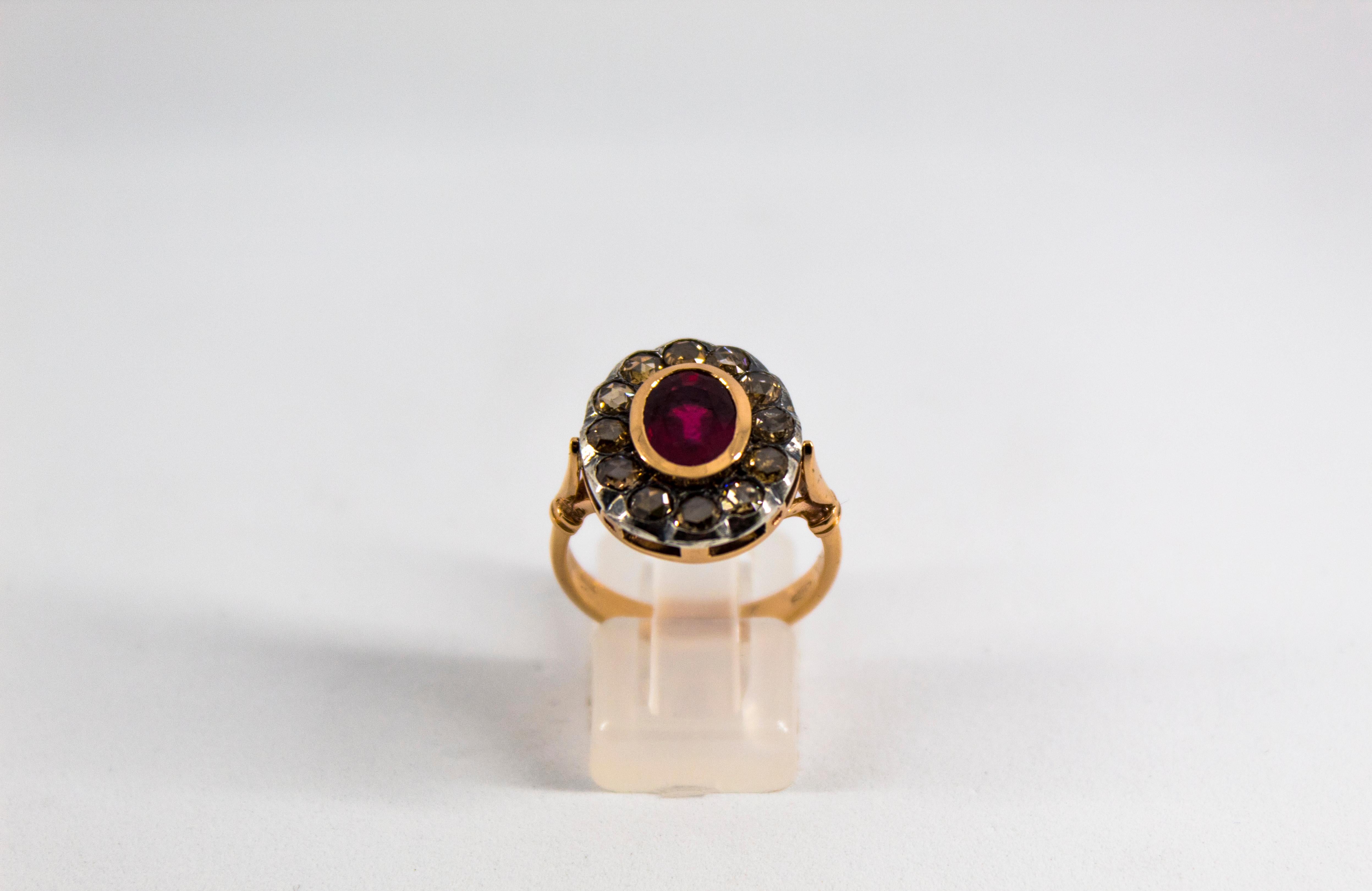 Bague cocktail de style Art déco en or jaune avec diamants blancs taille rose et rubis taille ovale en vente 3