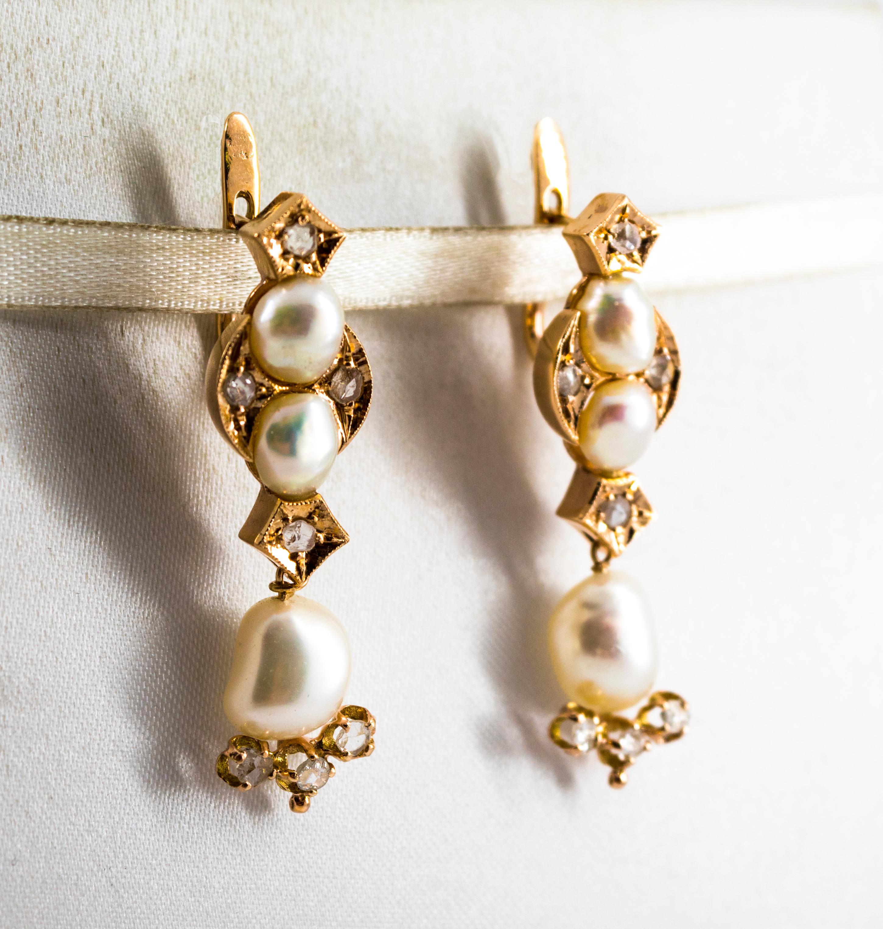 Taille rose Boucles d'oreilles pendantes de style Art déco en or jaune avec perles et diamants blancs taille rose en vente