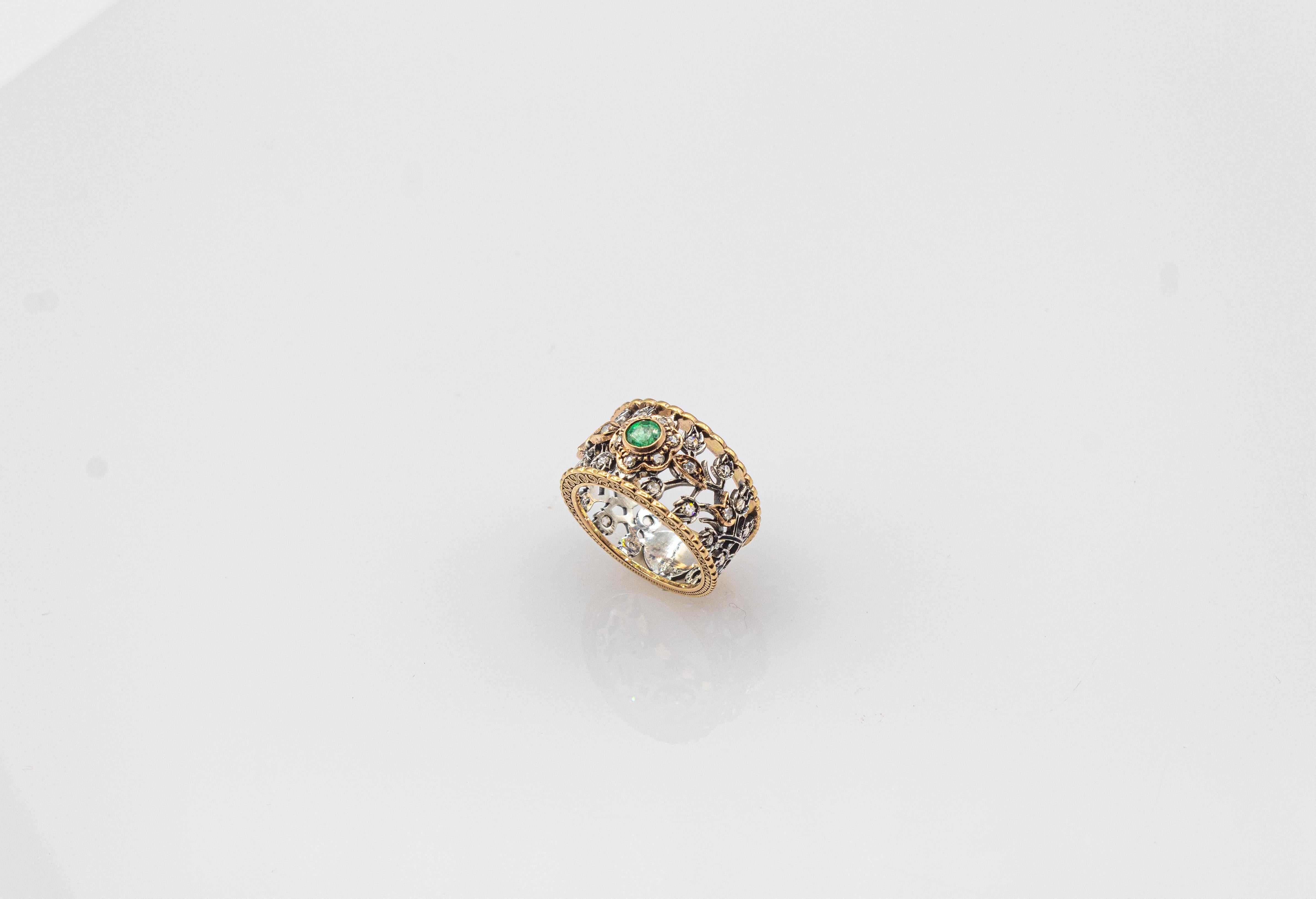 Art Deco Stil Weißer Rosenschliff Diamant Rundschliff Smaragd Gelbgold Ring (Art déco) im Angebot