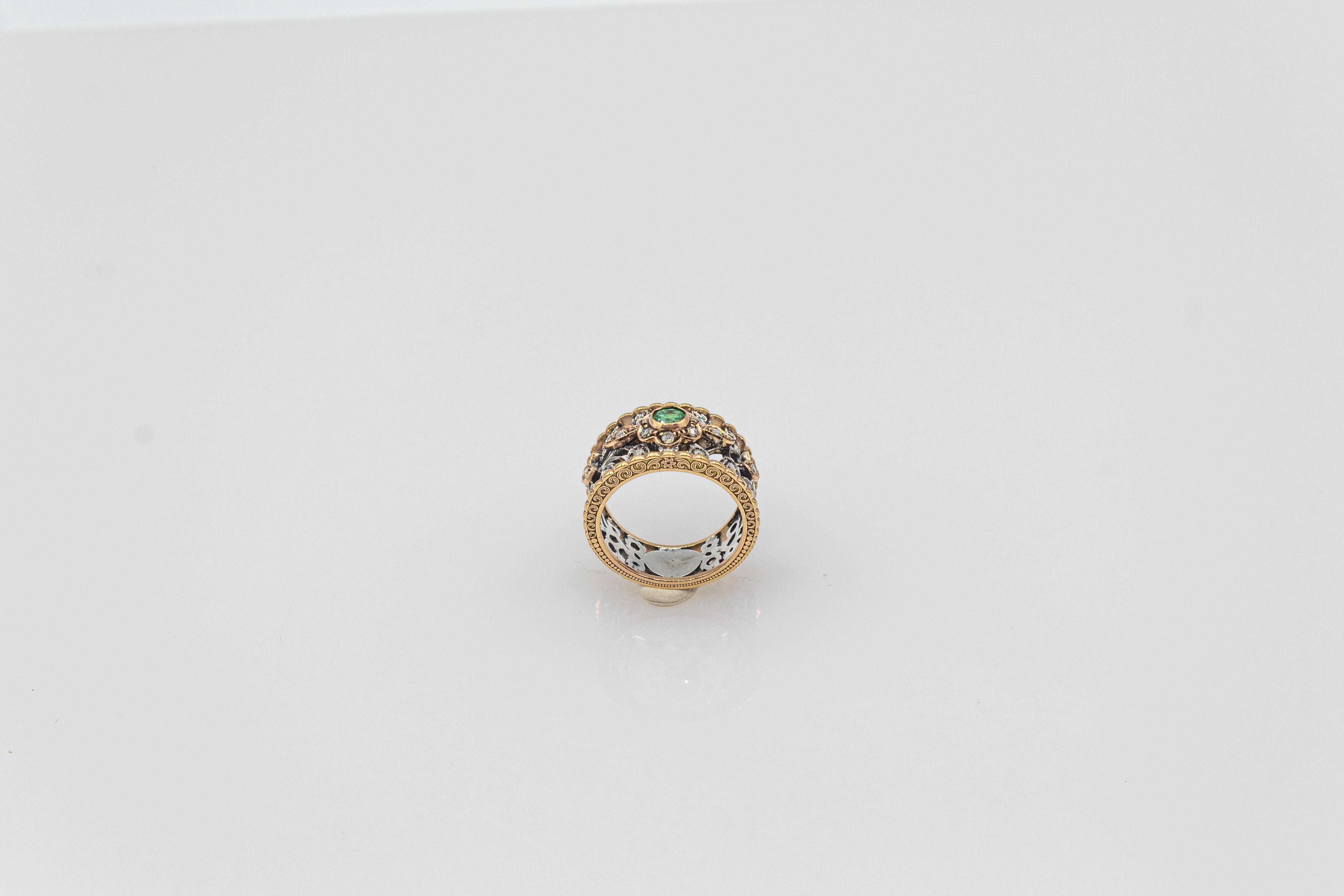 Art Deco Stil Weißer Rosenschliff Diamant Rundschliff Smaragd Gelbgold Ring für Damen oder Herren im Angebot