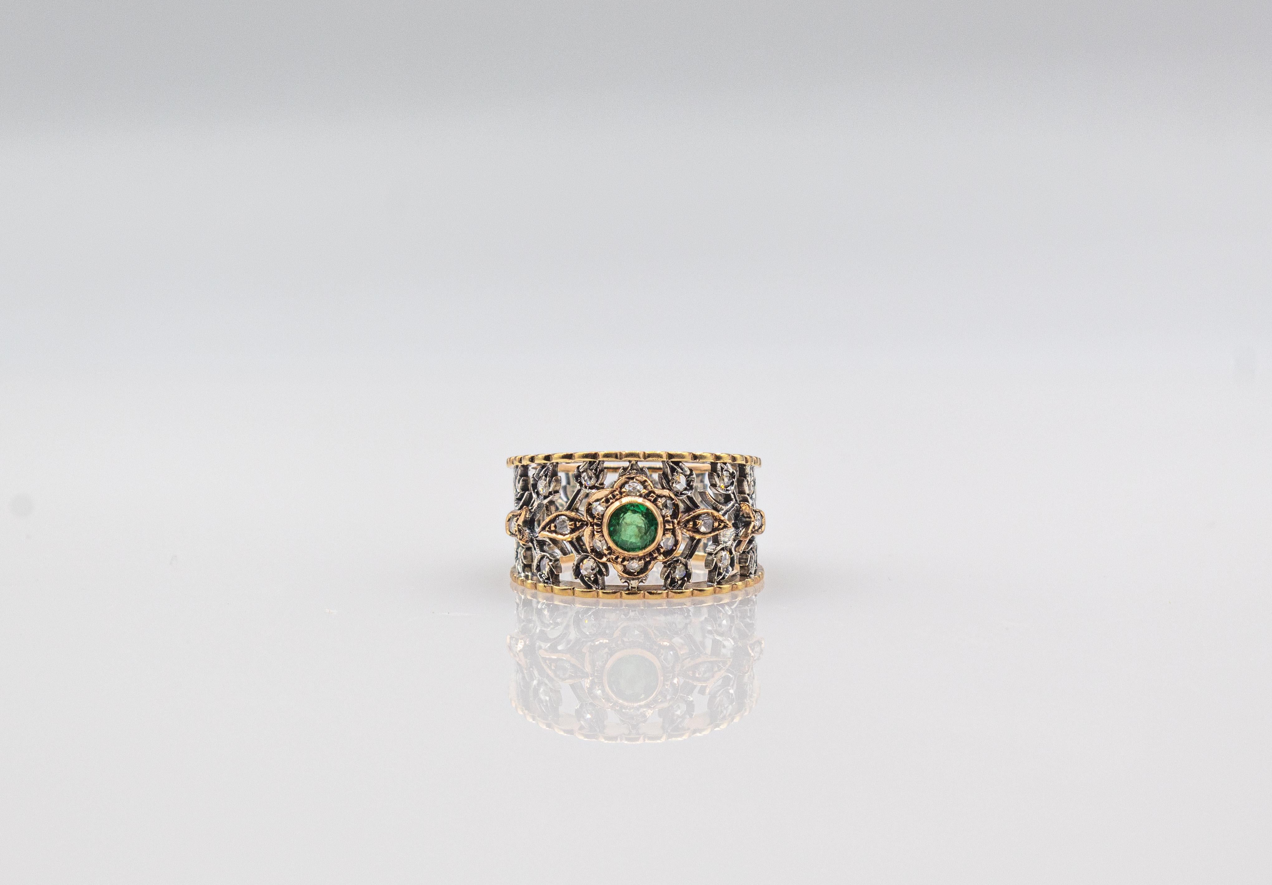 Bague en or jaune de style Art Déco, diamant blanc taillé en rose, émeraude taillée en rond en vente 3