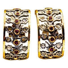 Boucles d'oreilles clips en or jaune, diamant blanc taillé en rose et rubis, style Art Déco