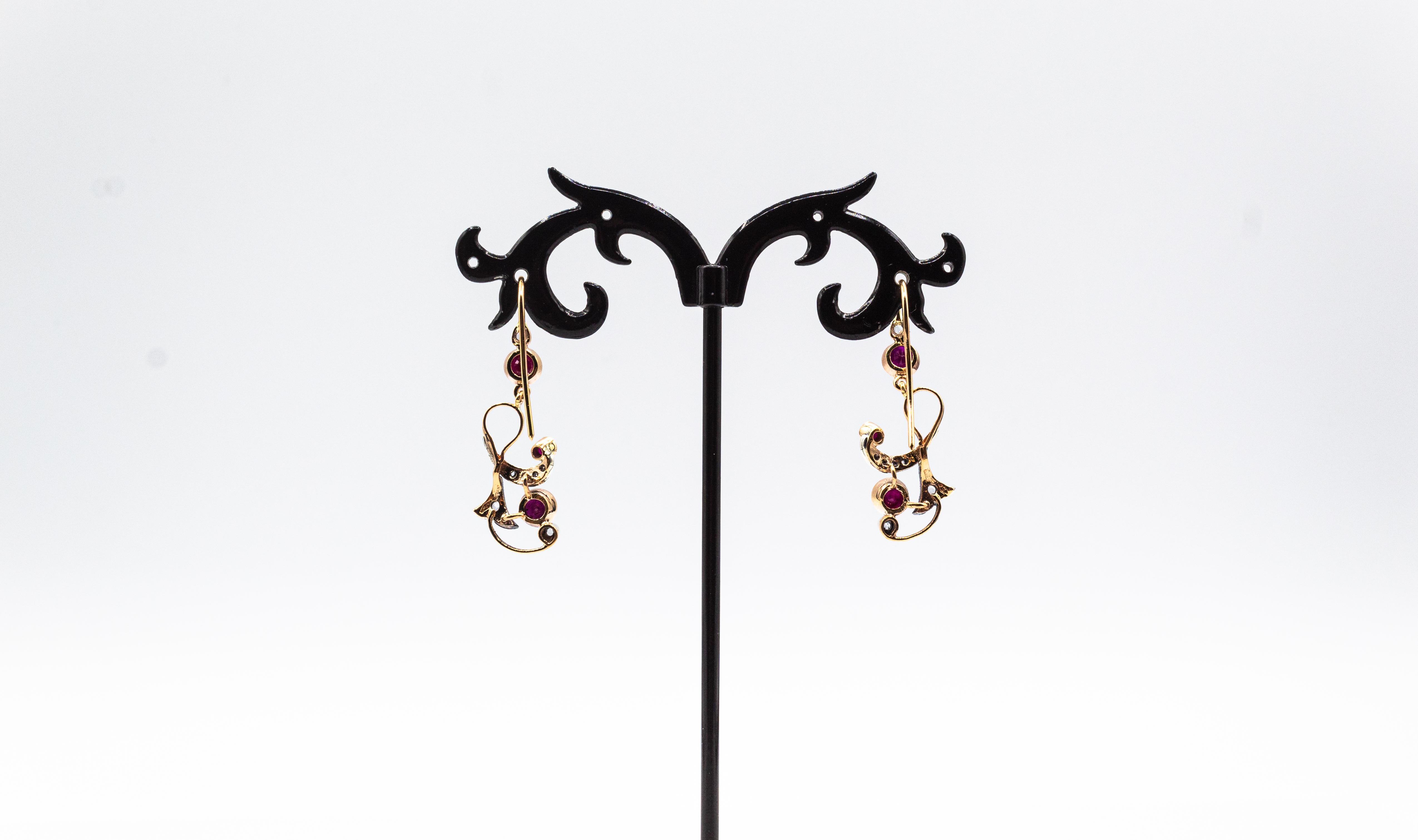 Boucles d'oreilles pendantes de style Art déco en or jaune avec diamants blancs taille rose et rubis en vente 6
