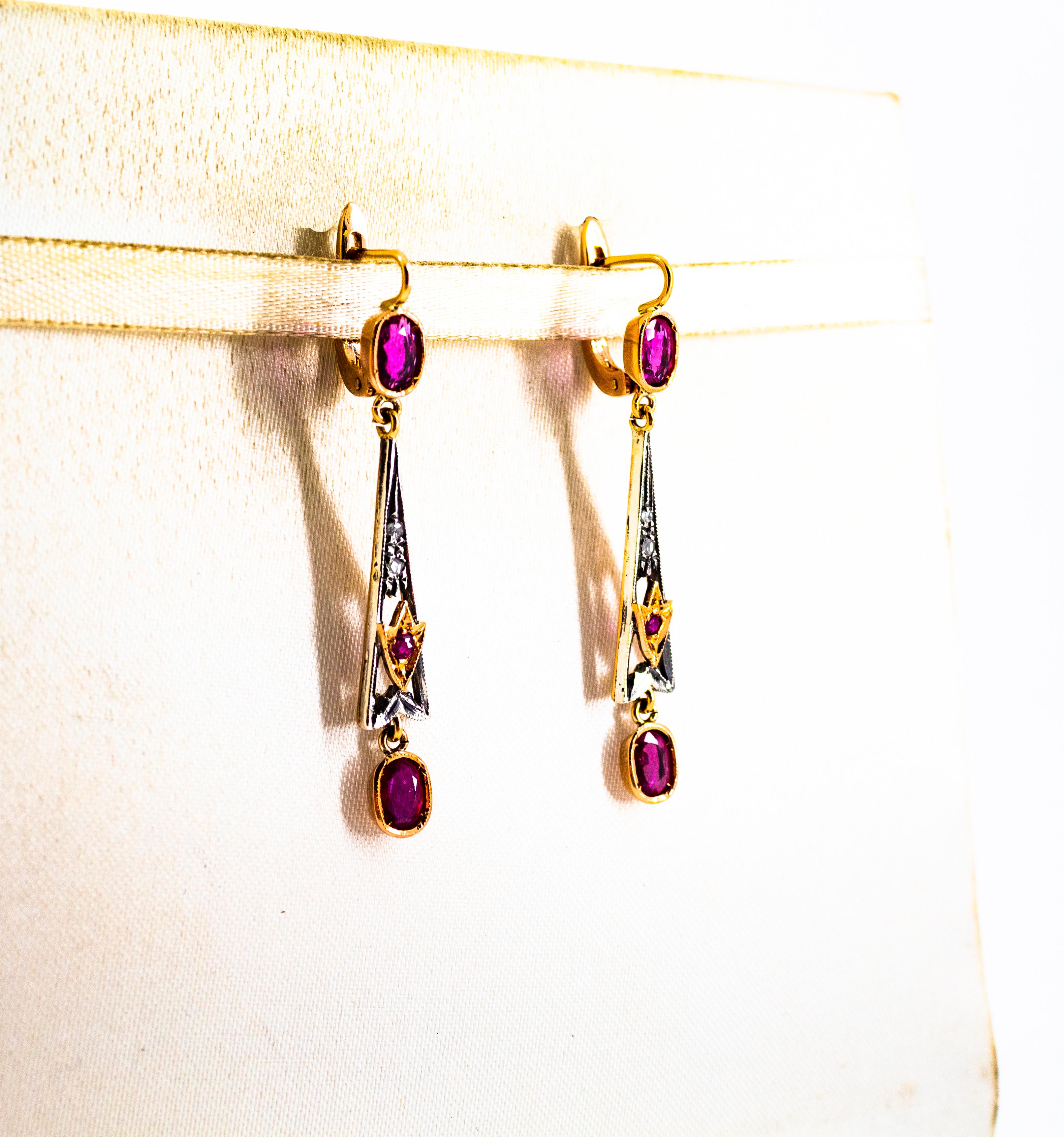 Taille rose Boucles d'oreilles pendantes de style Art déco en or jaune avec diamants blancs taille rose et rubis en vente