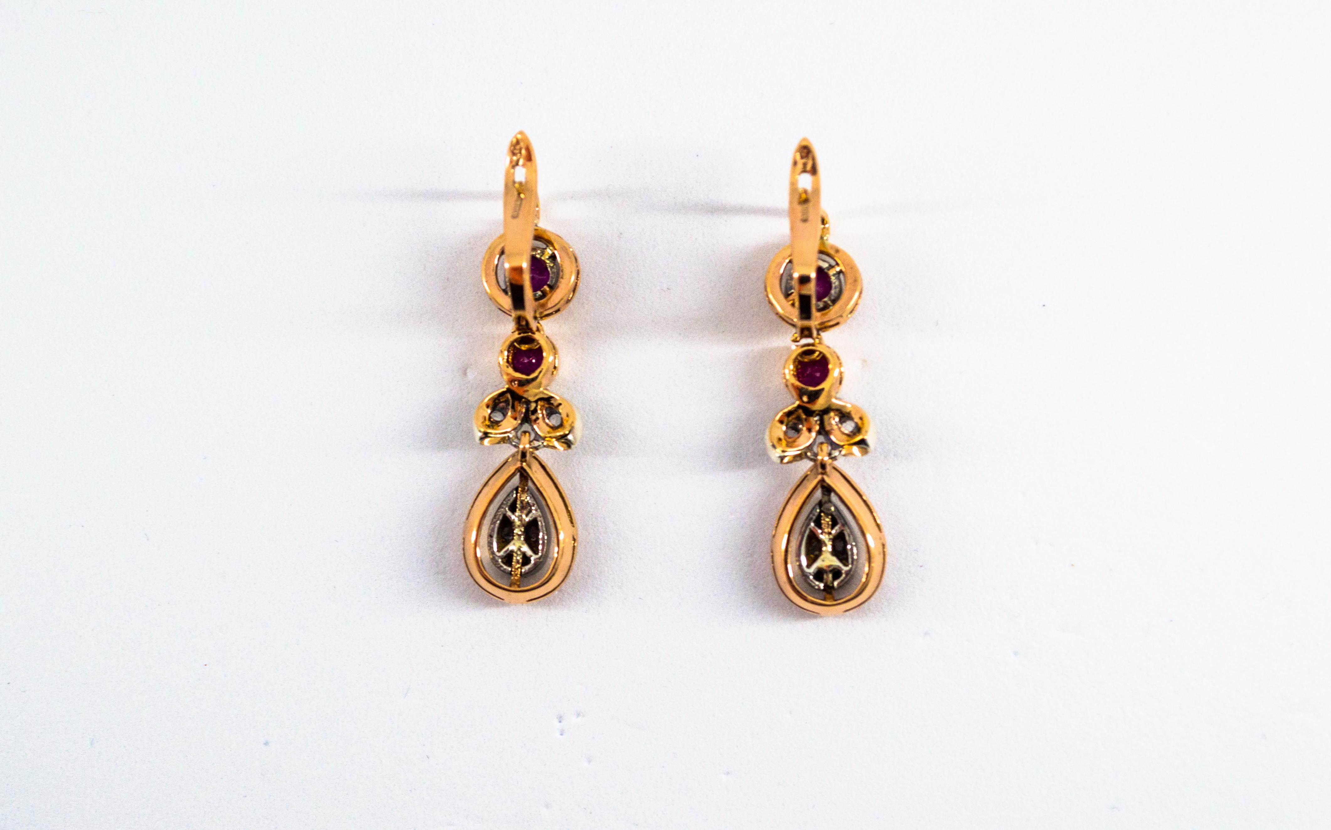 Boucles d'oreilles pendantes de style Art déco en or jaune avec diamants blancs taille rose et rubis Neuf - En vente à Naples, IT
